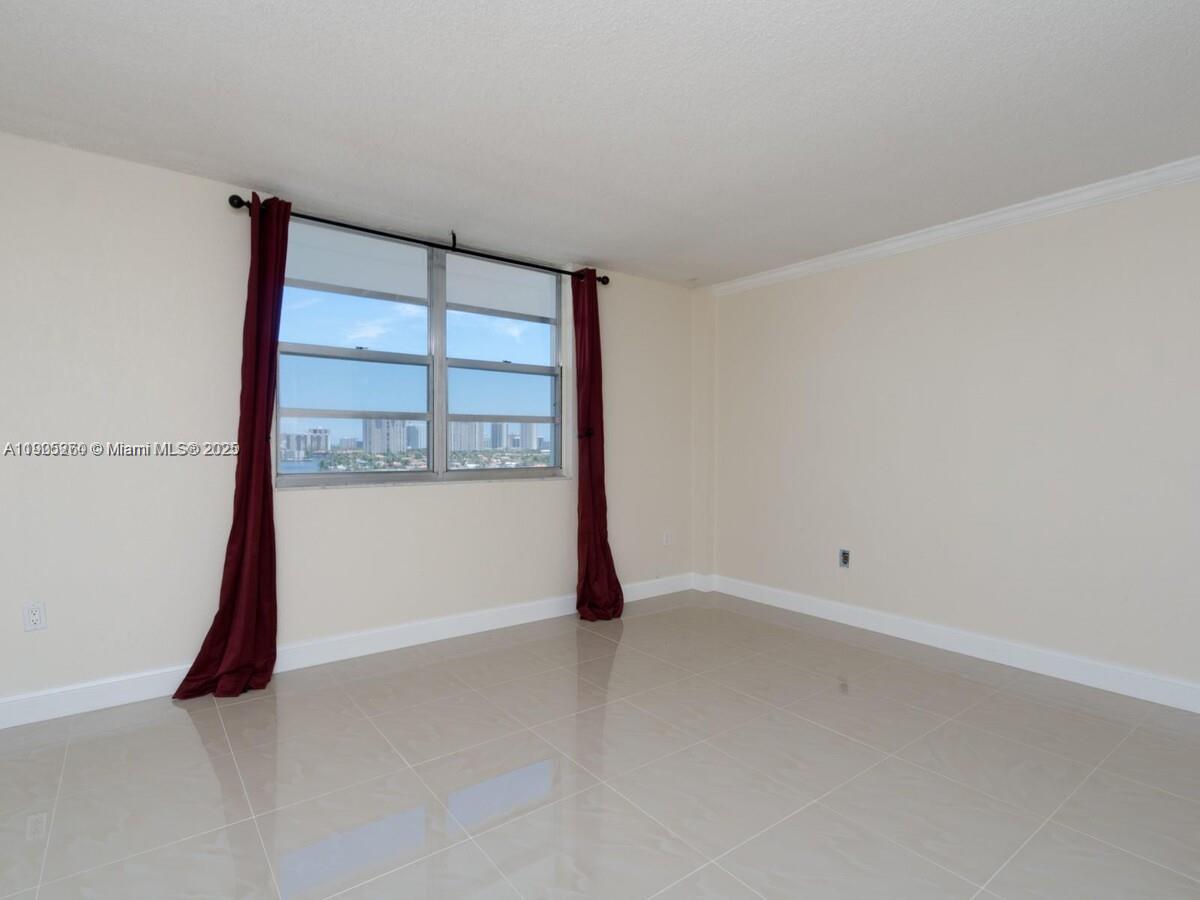 STRATFORD HOUSE CONDO - Residential