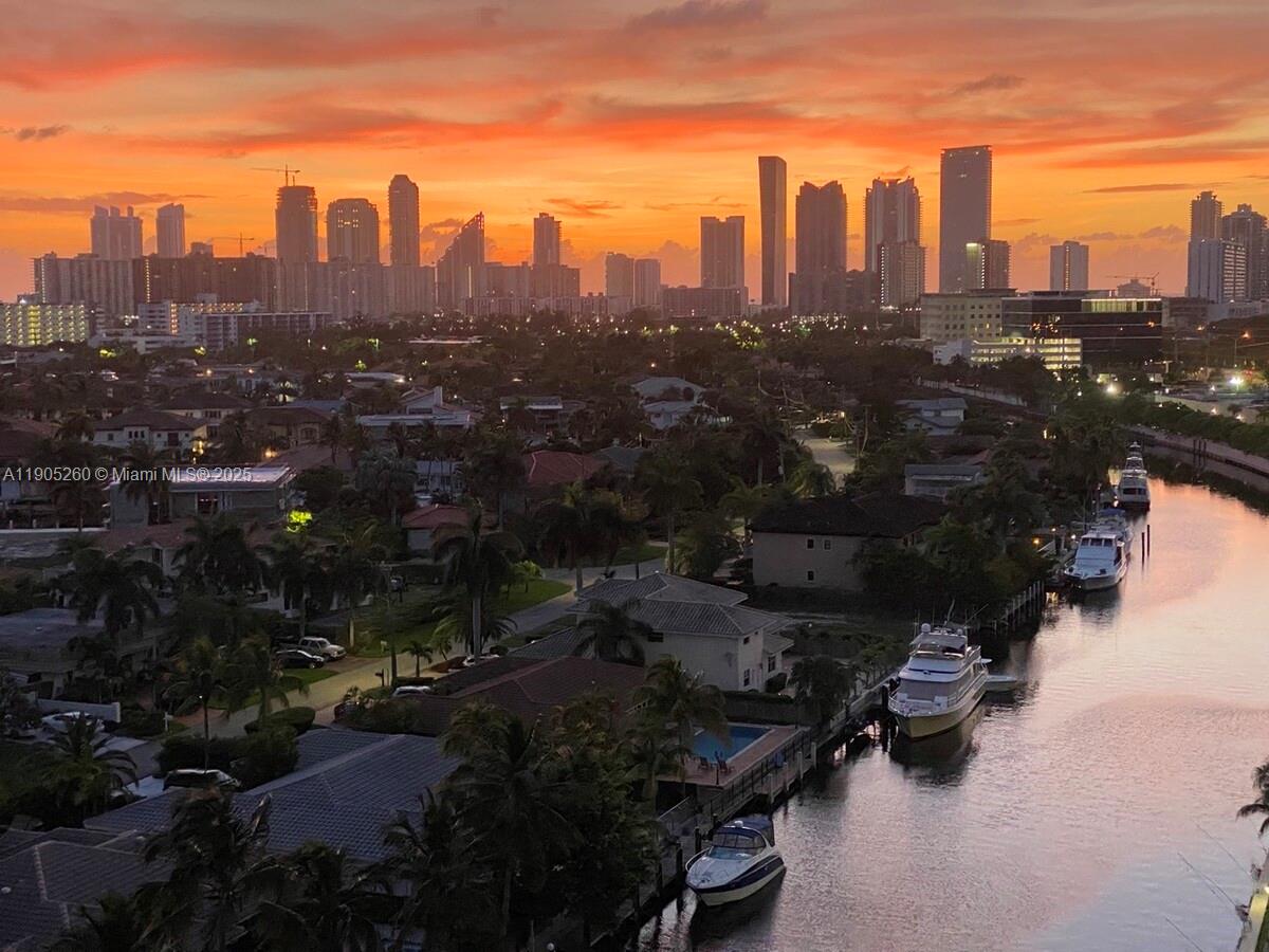 STRATFORD HOUSE CONDO - Residential