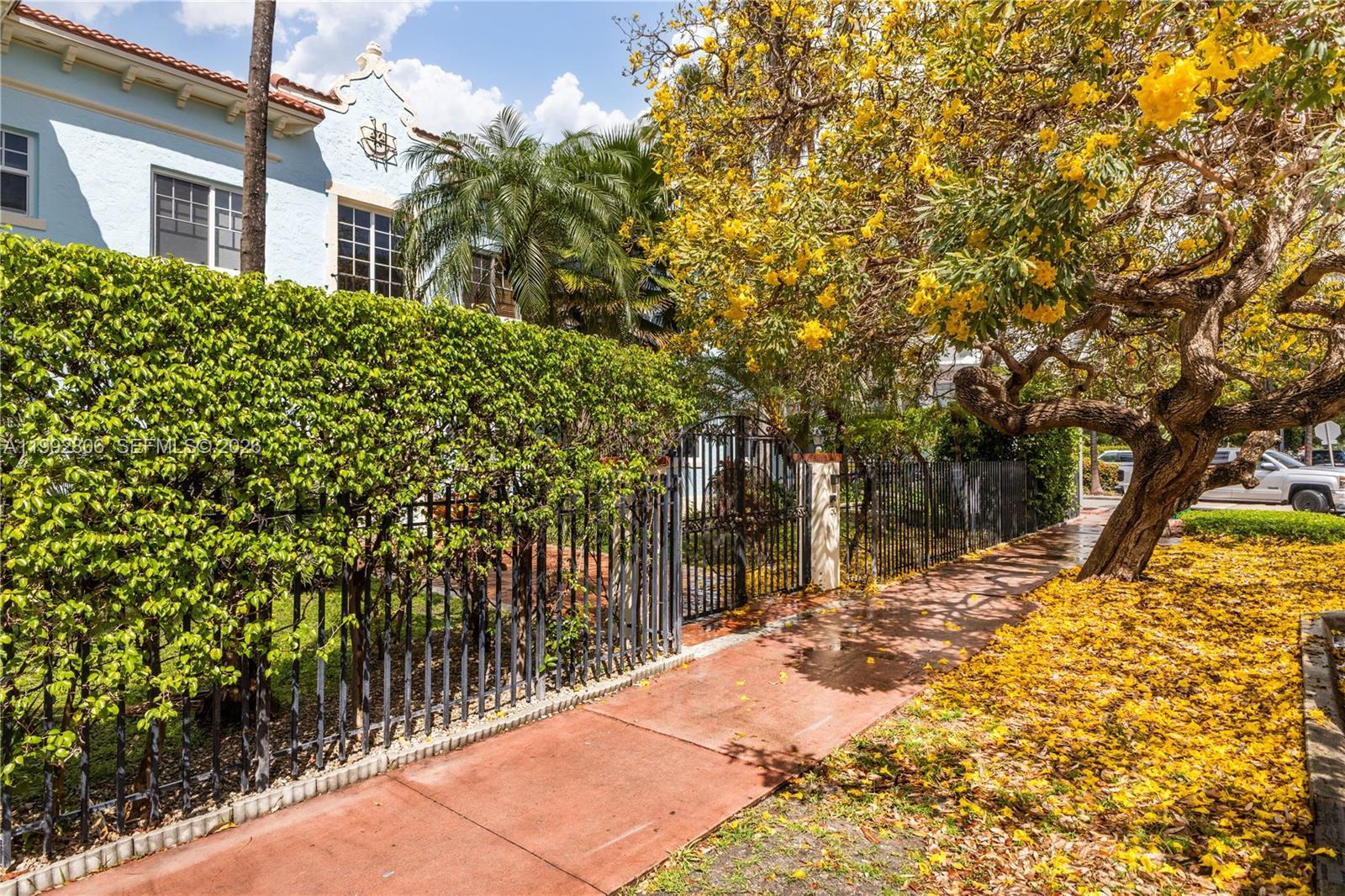 SOUTH MOON CONDO - Residential