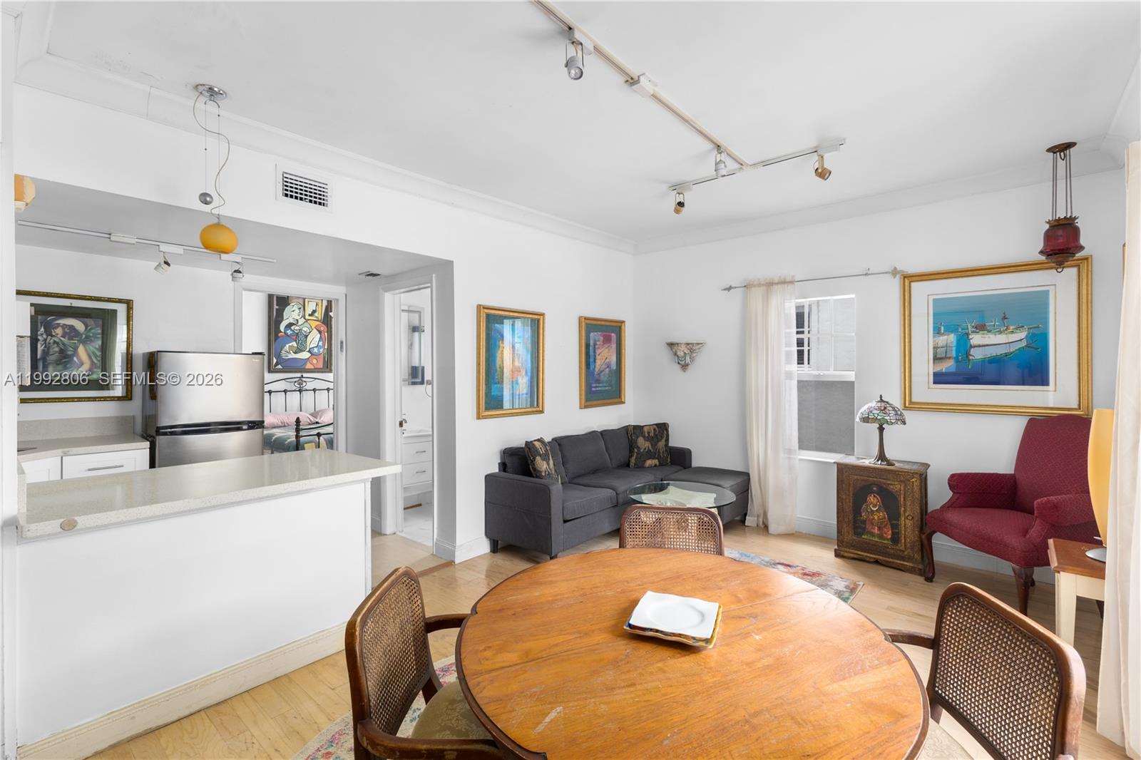 SOUTH MOON CONDO - Residential