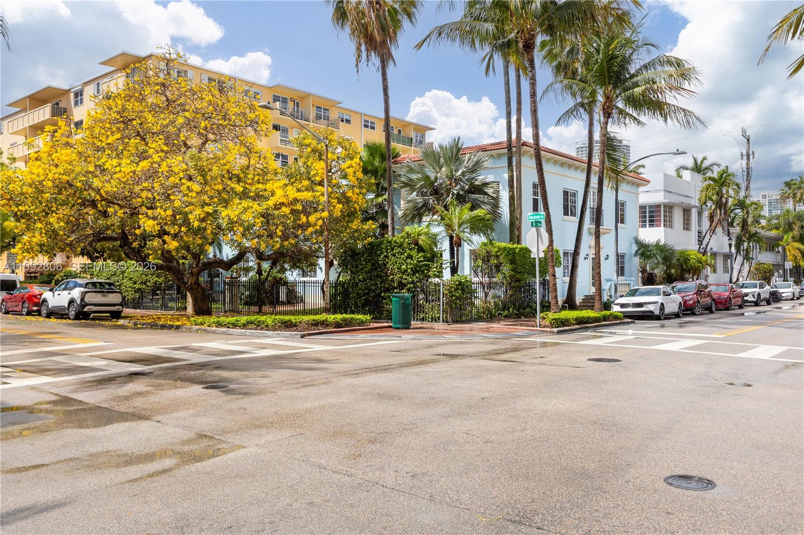 SOUTH MOON CONDO - Residential