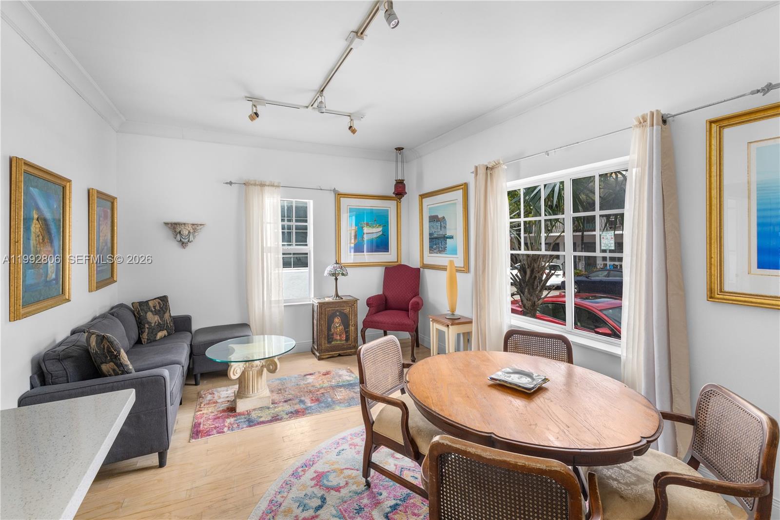 SOUTH MOON CONDO - Residential