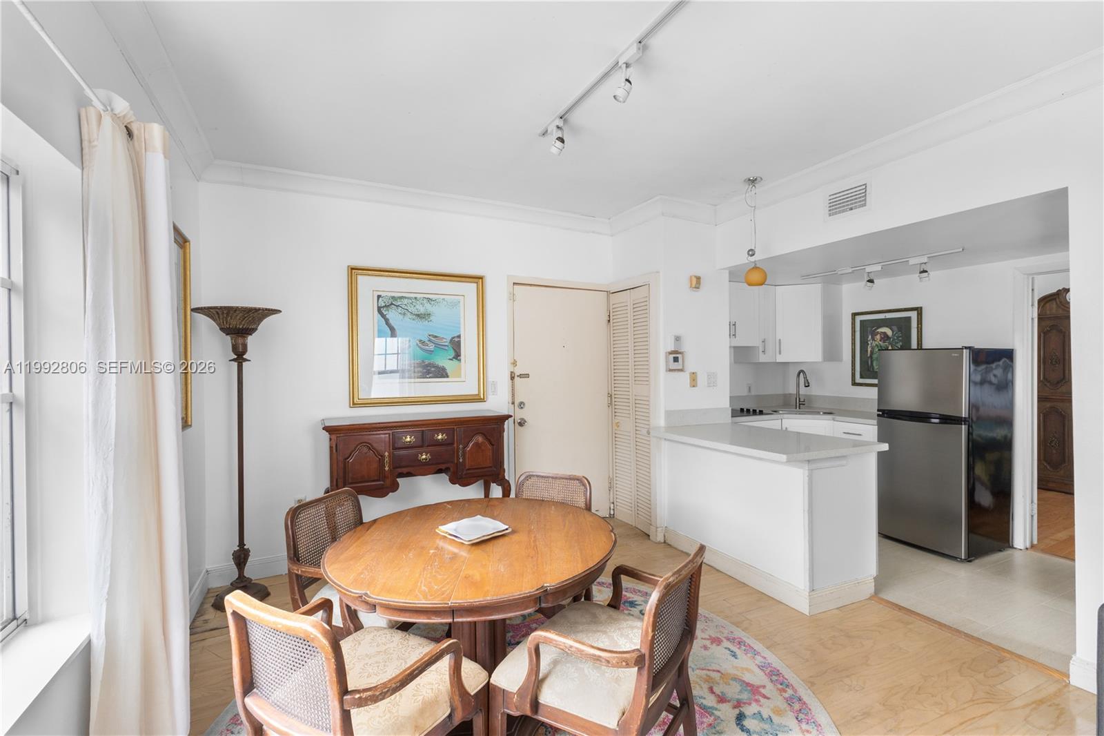 SOUTH MOON CONDO - Residential