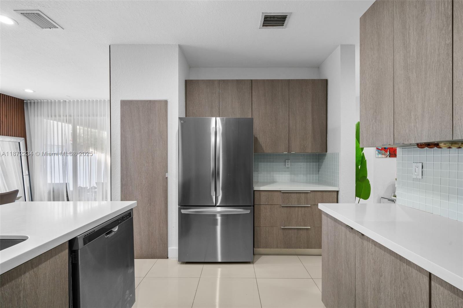 DORAL ISLES NORTH SEC THR - Residential