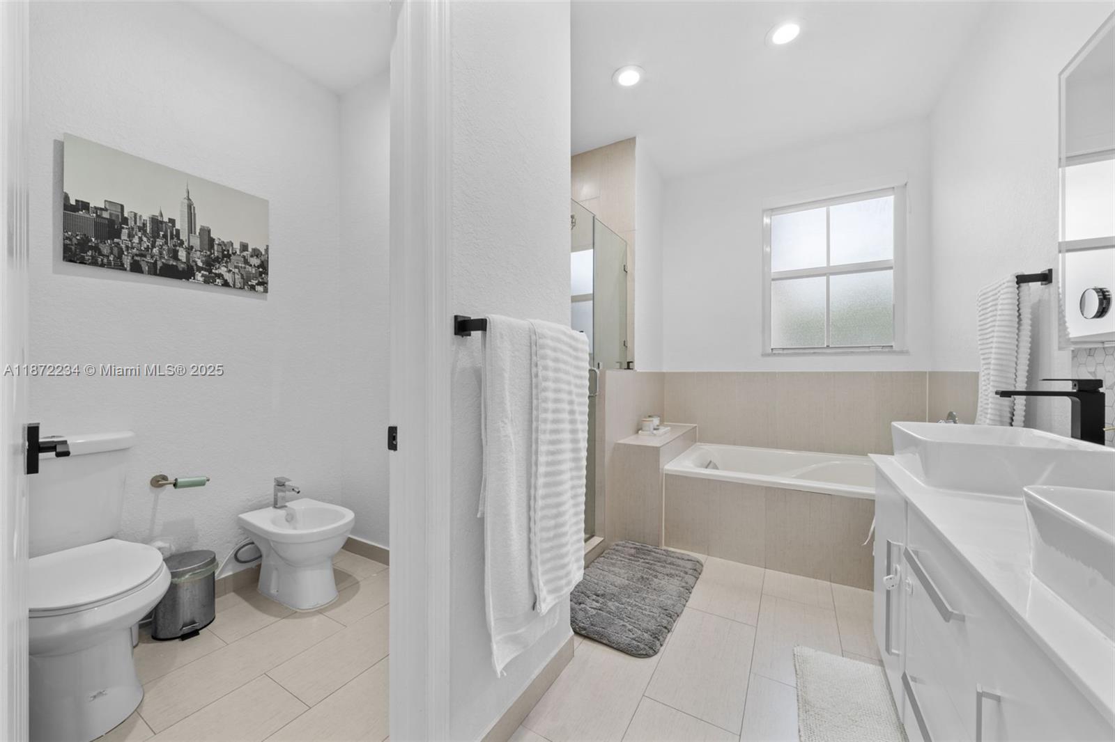 DORAL ISLES NORTH SEC THR - Residential