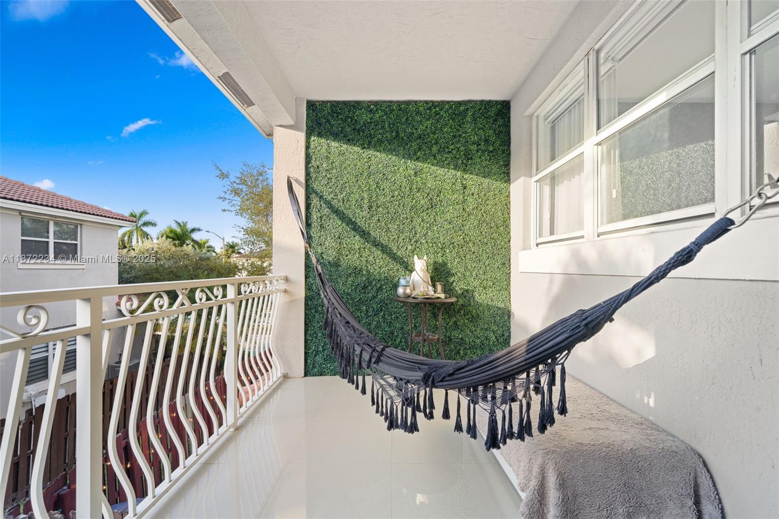 DORAL ISLES NORTH SEC THR - Residential