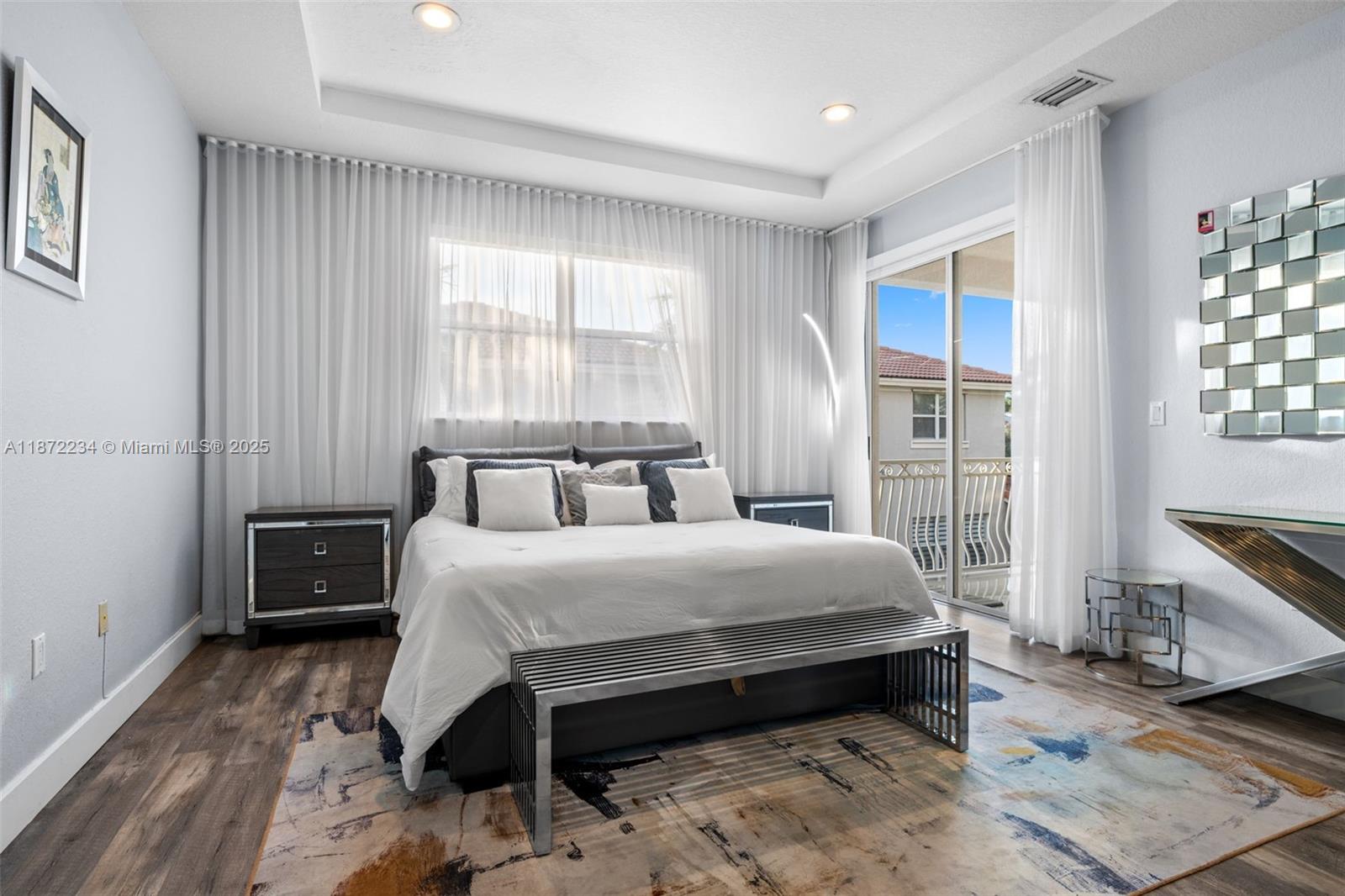 DORAL ISLES NORTH SEC THR - Residential