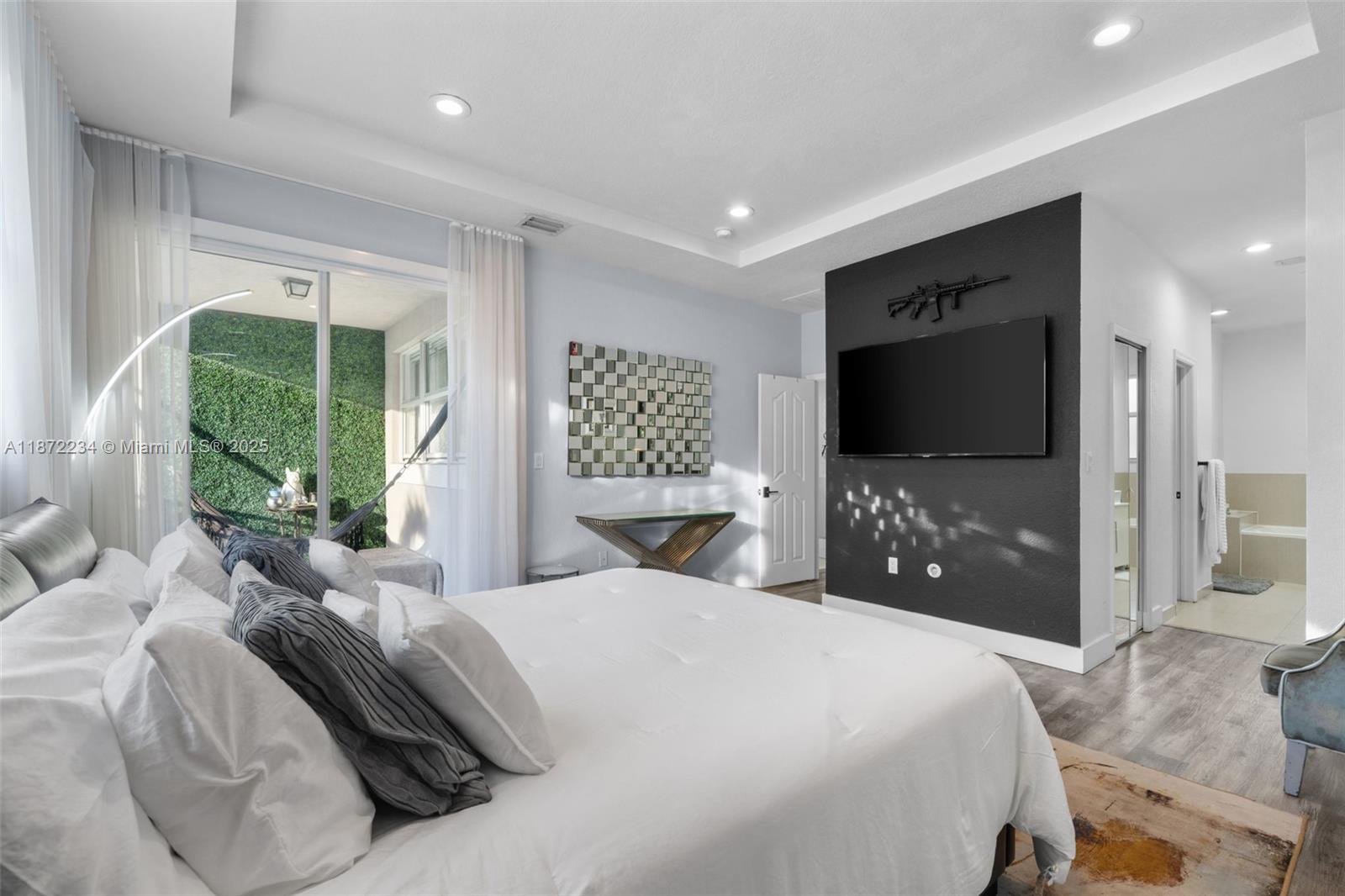 DORAL ISLES NORTH SEC THR - Residential