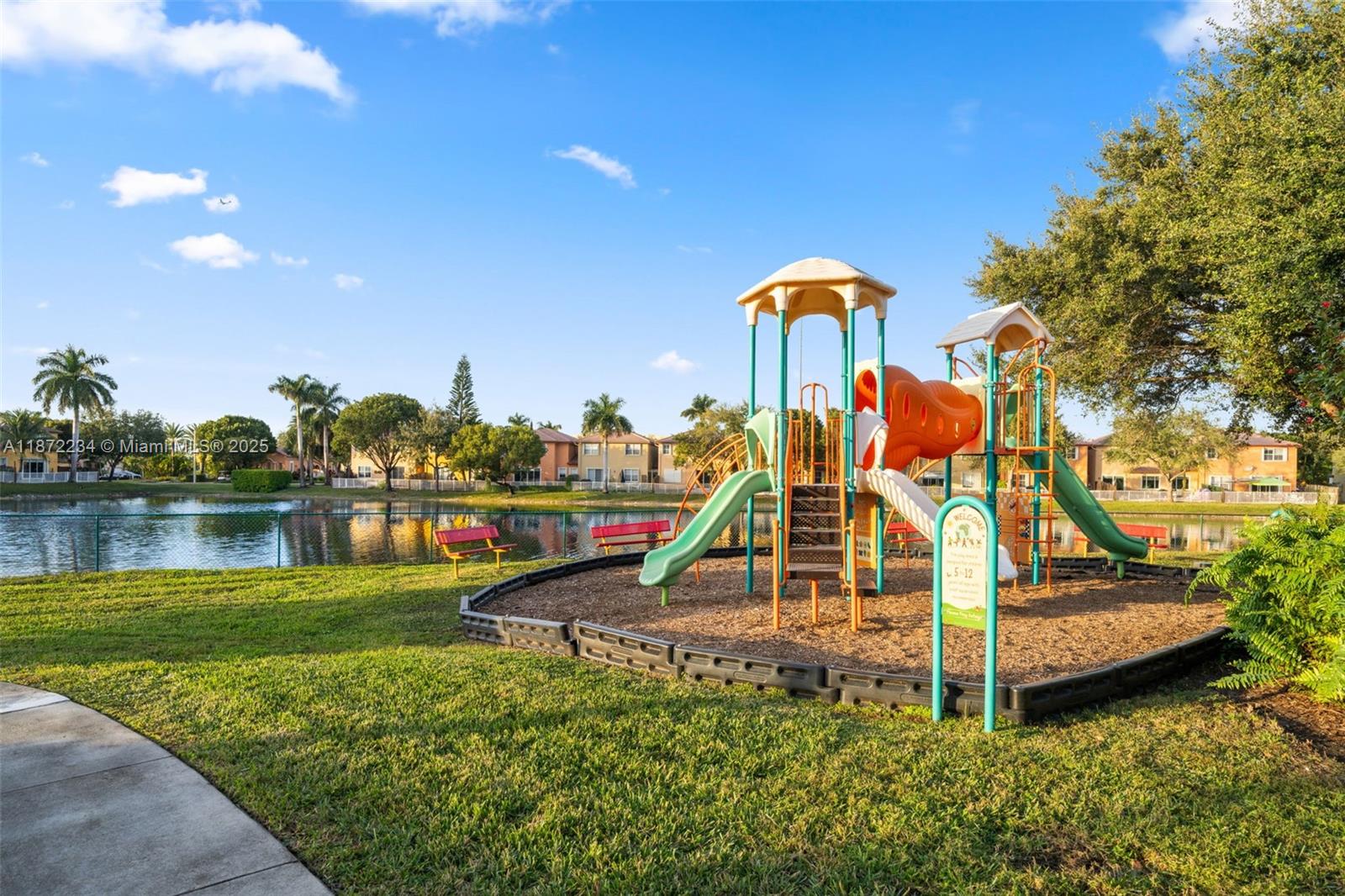 DORAL ISLES NORTH SEC THR - Residential