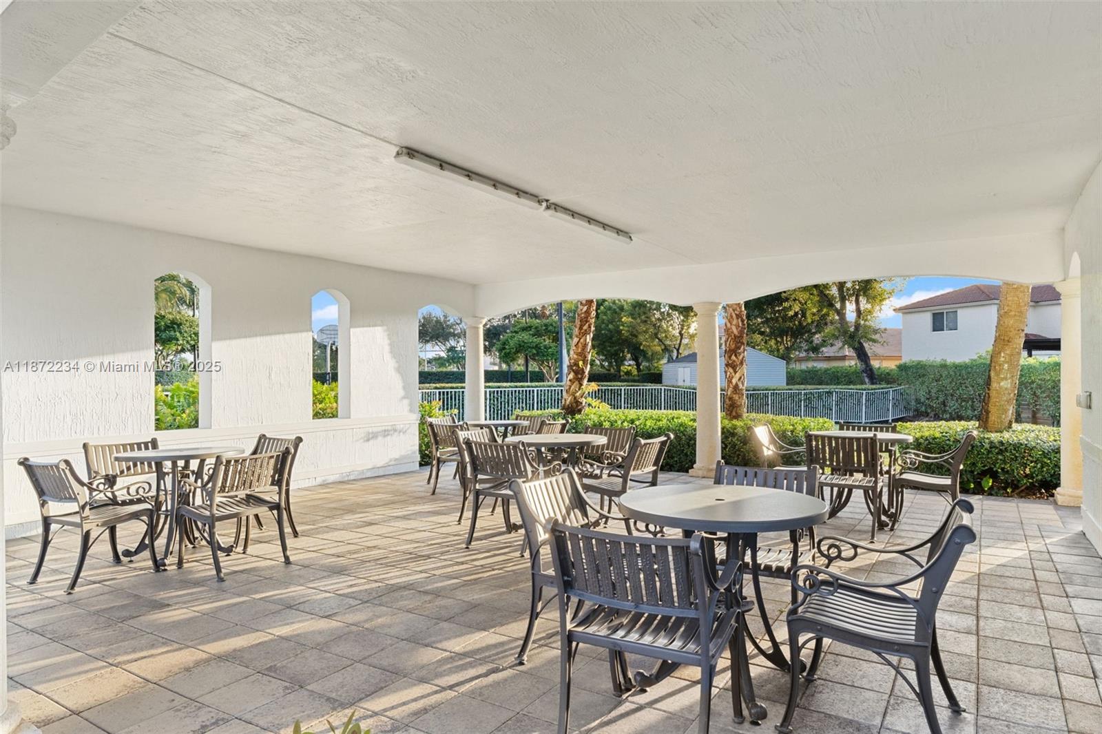 DORAL ISLES NORTH SEC THR - Residential