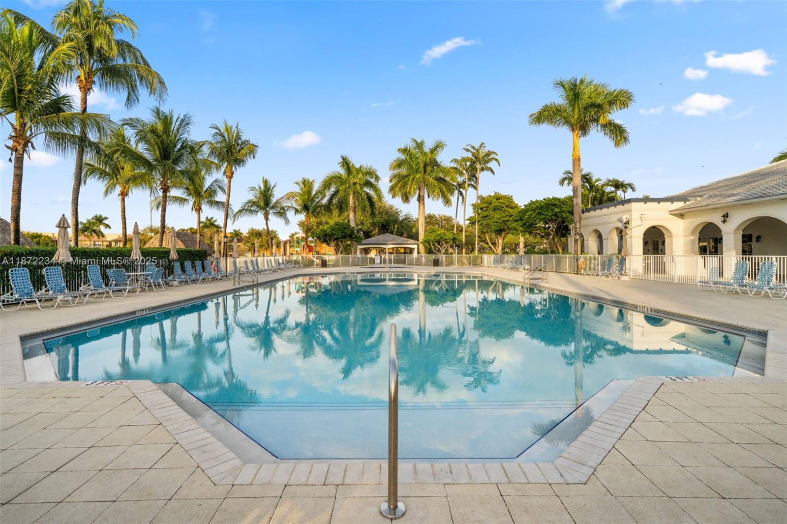 DORAL ISLES NORTH SEC THR - Residential