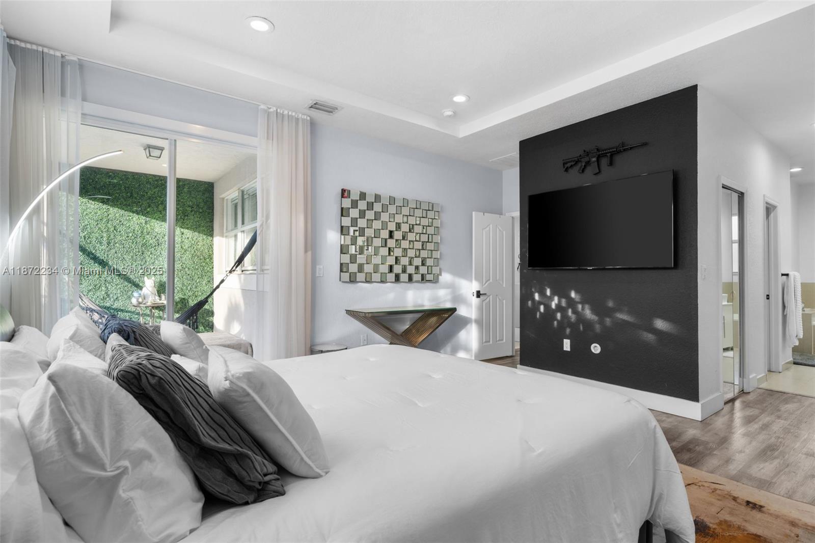 DORAL ISLES NORTH SEC THR - Residential