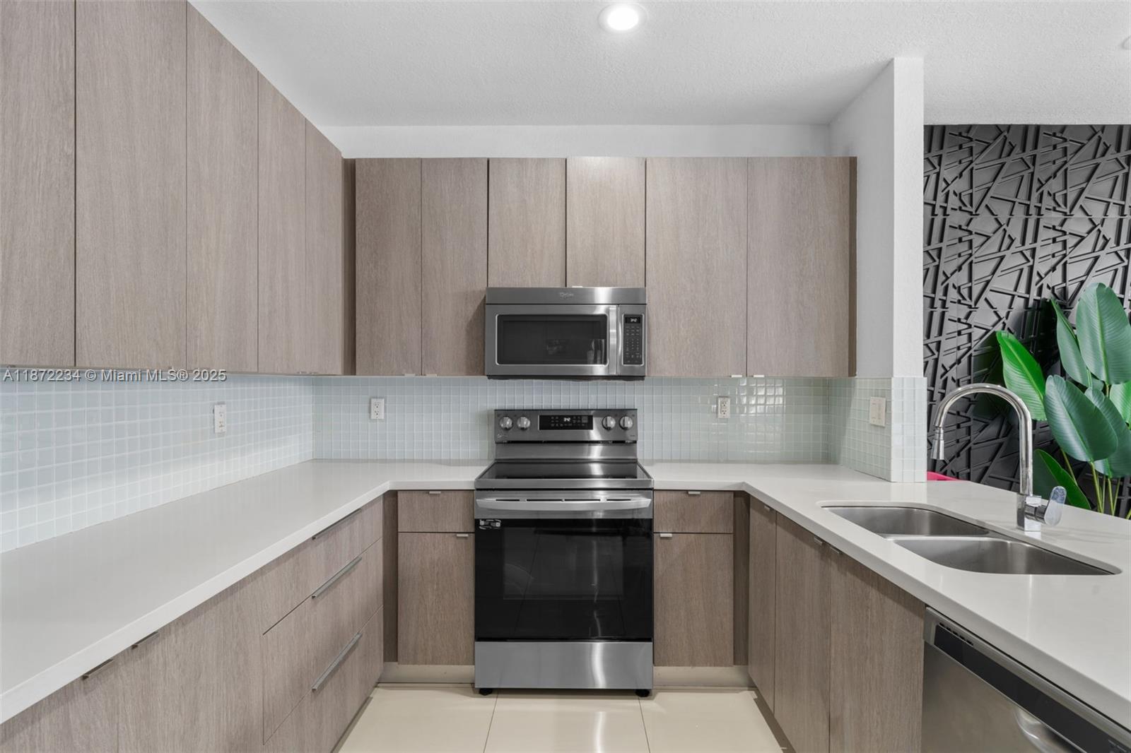 DORAL ISLES NORTH SEC THR - Residential