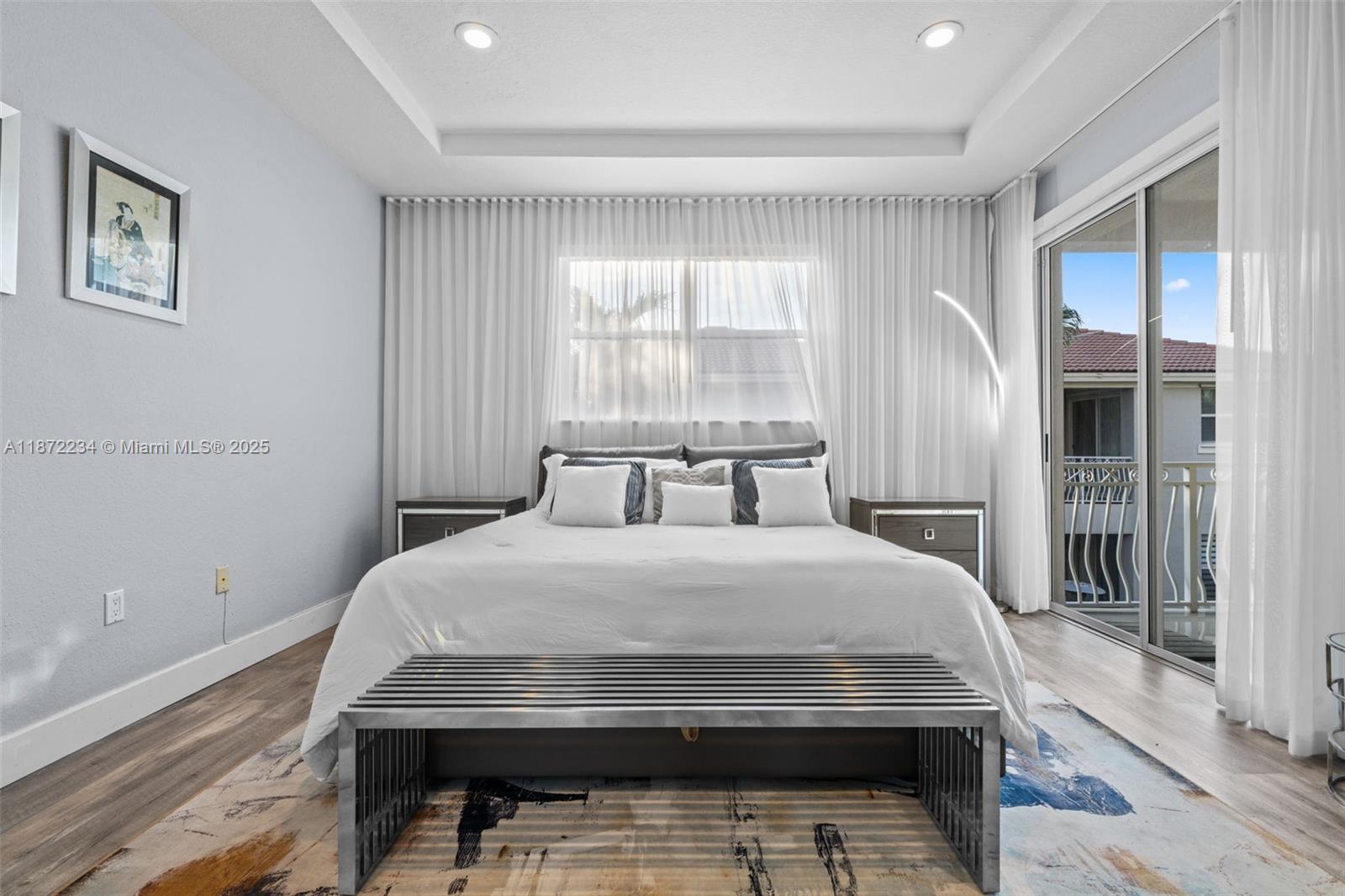 DORAL ISLES NORTH SEC THR - Residential