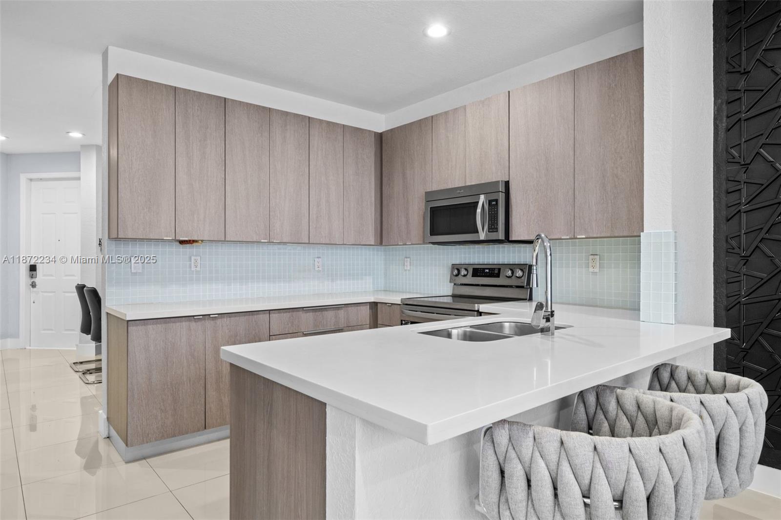 DORAL ISLES NORTH SEC THR - Residential