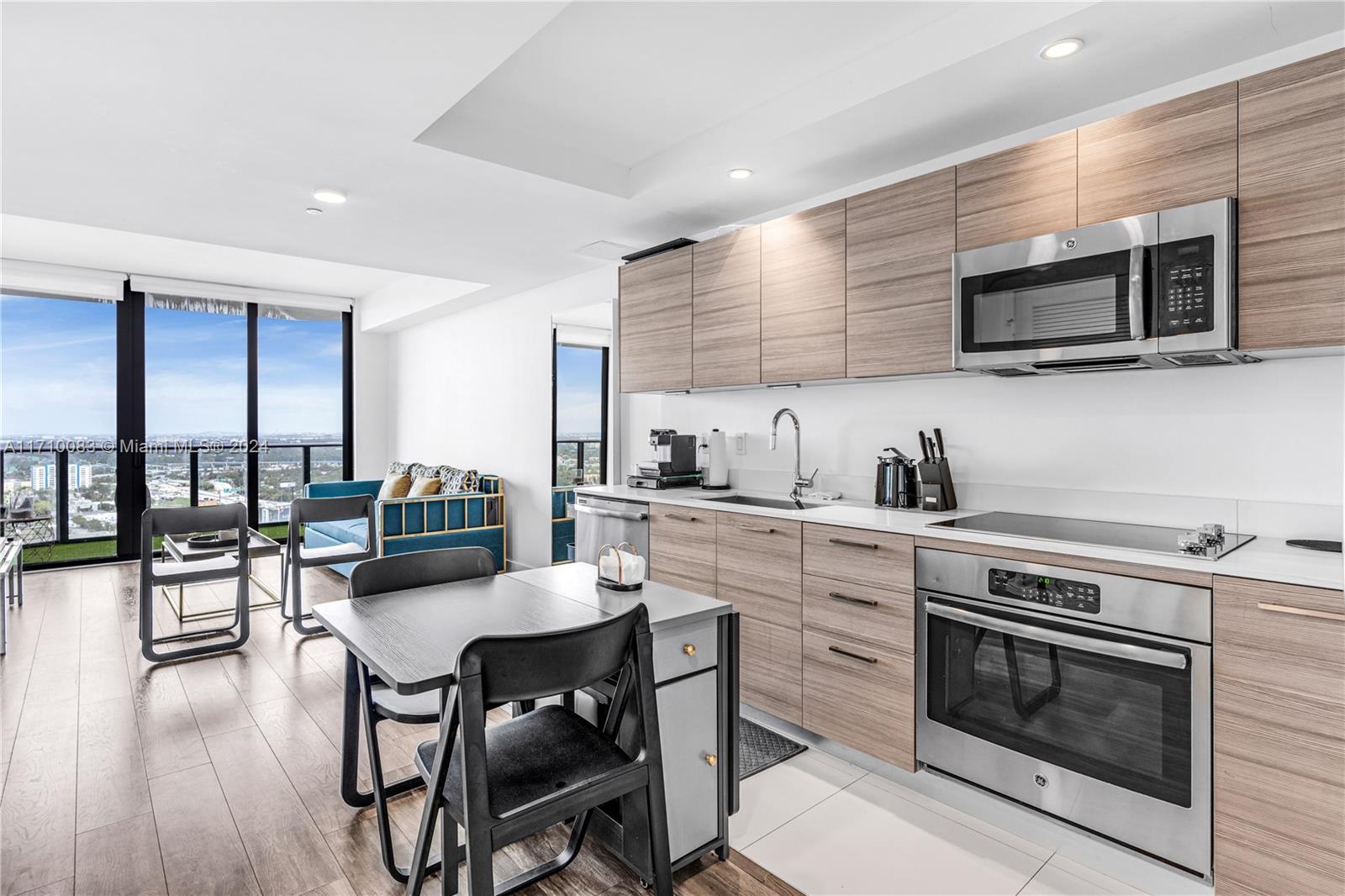 121 NE 34th St 2810
