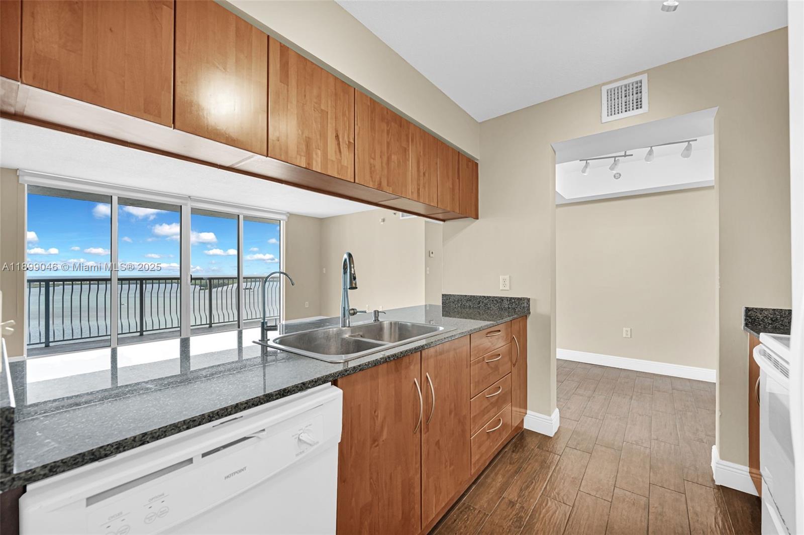 THE CLUB AT BRICKELL BAY - Residential