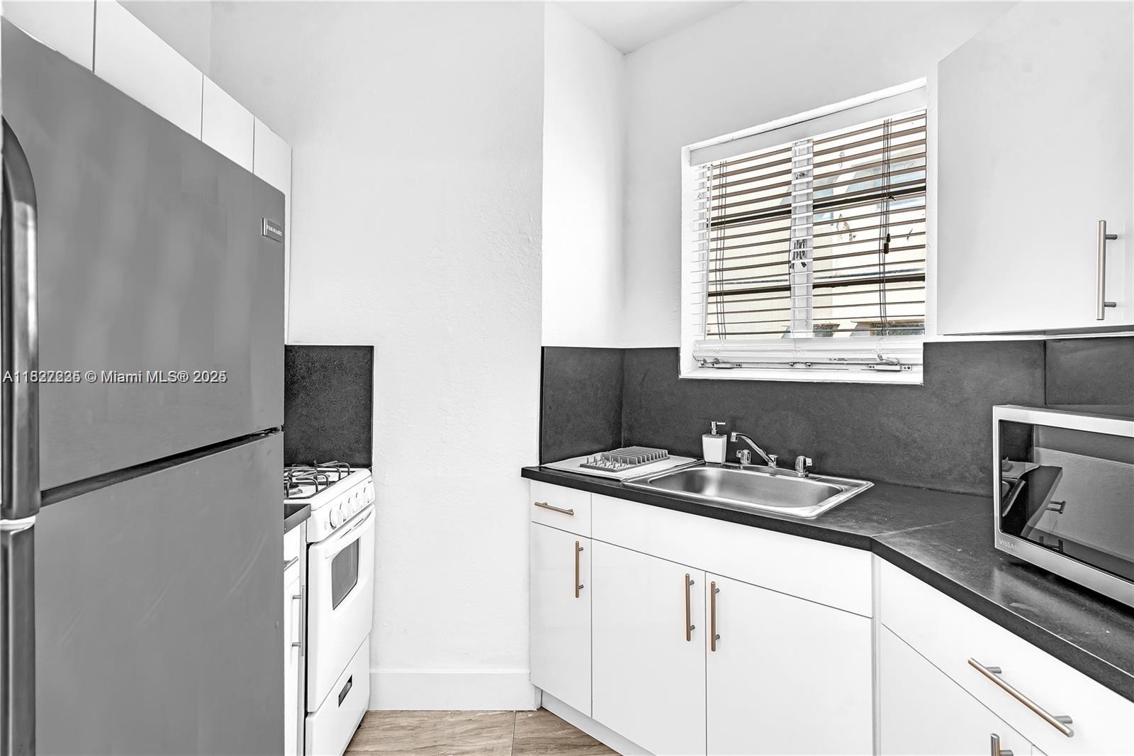 Tastefully furnished - freshly painted 1 bedroom 1 bathroom apartment with updated appliances, wood floor, laundry on site, and an abundance of natural light throughout, and conveniently located steps from the beach, shops & places of worship. Easy walking to public transit, 41st St, shopping and a great neighborhood.
Utilities are a flat fee of $200/Month
Call Office Number for showings. 786-Number