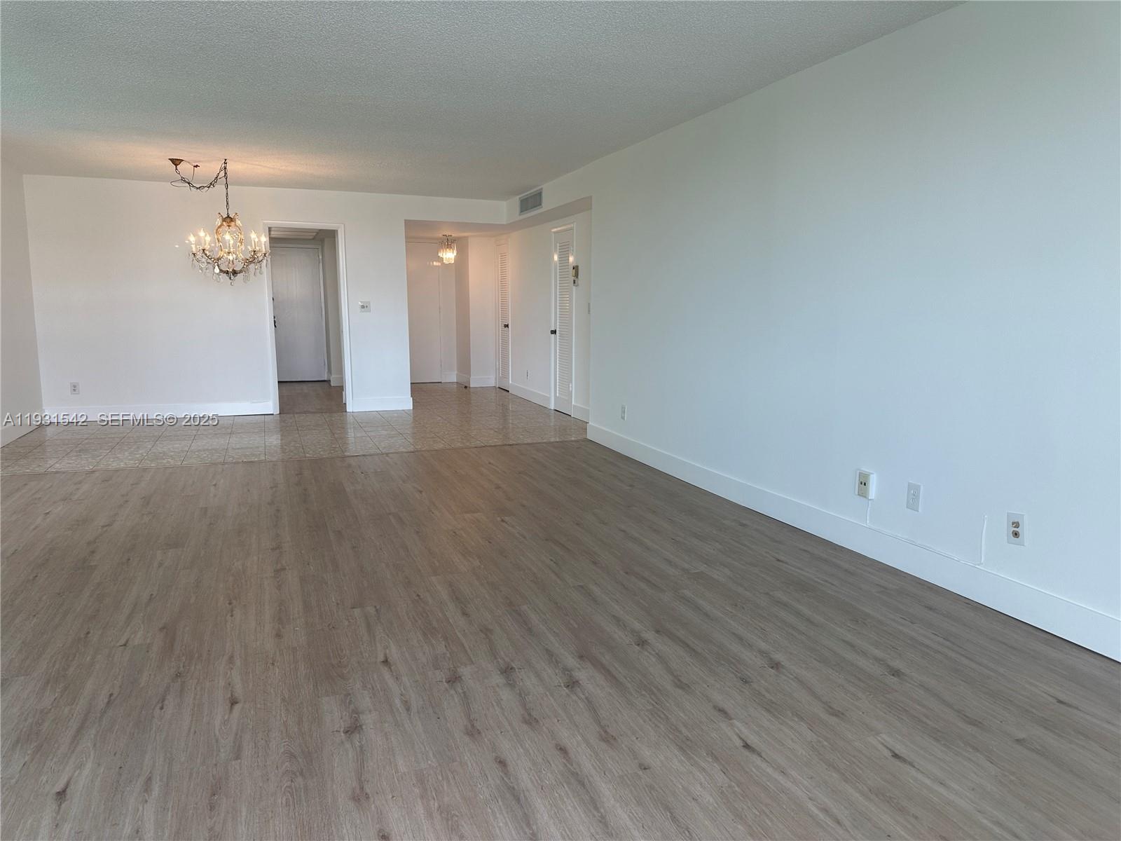 MANSARD CONDO - Residential