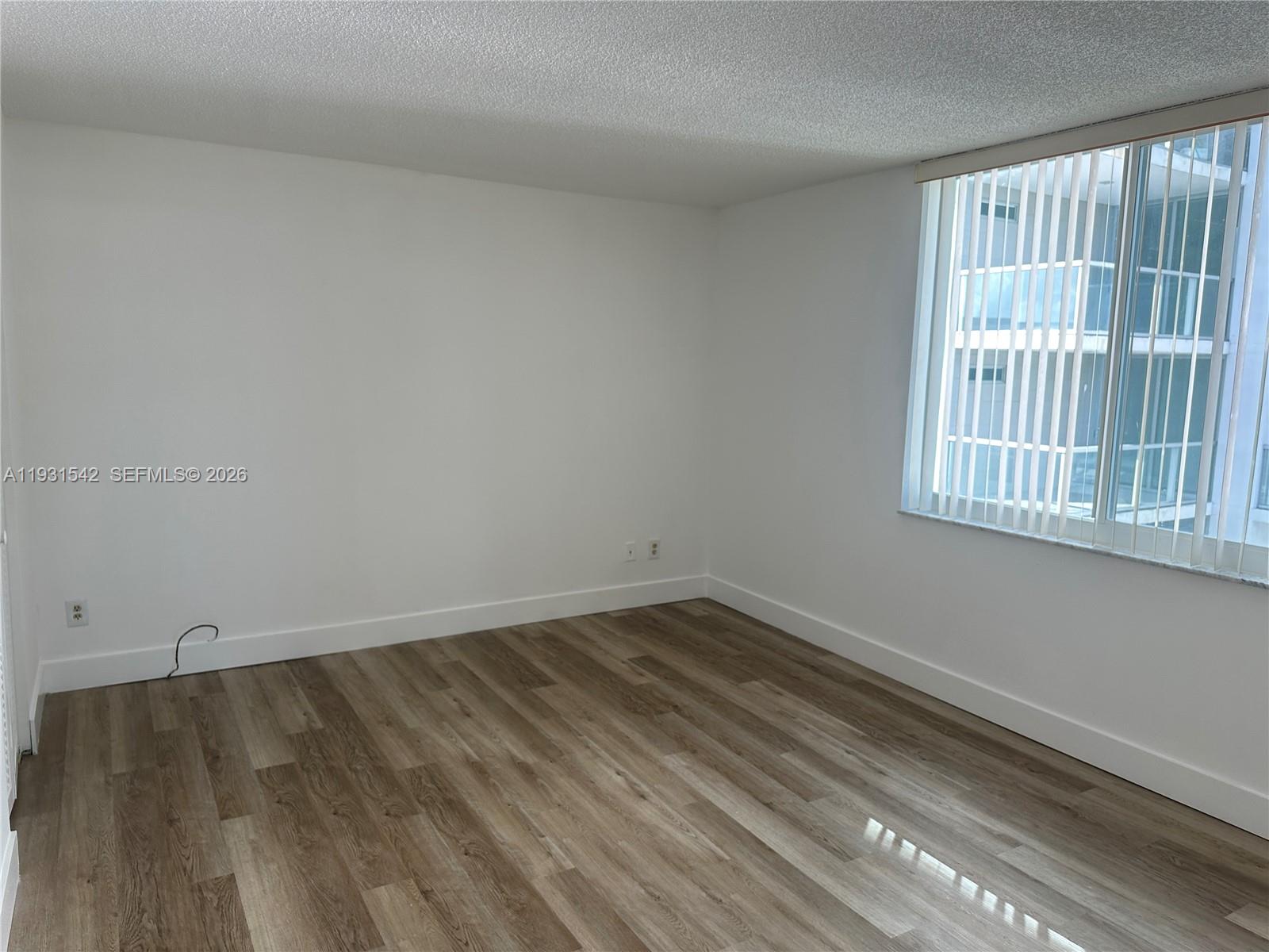 MANSARD CONDO - Residential