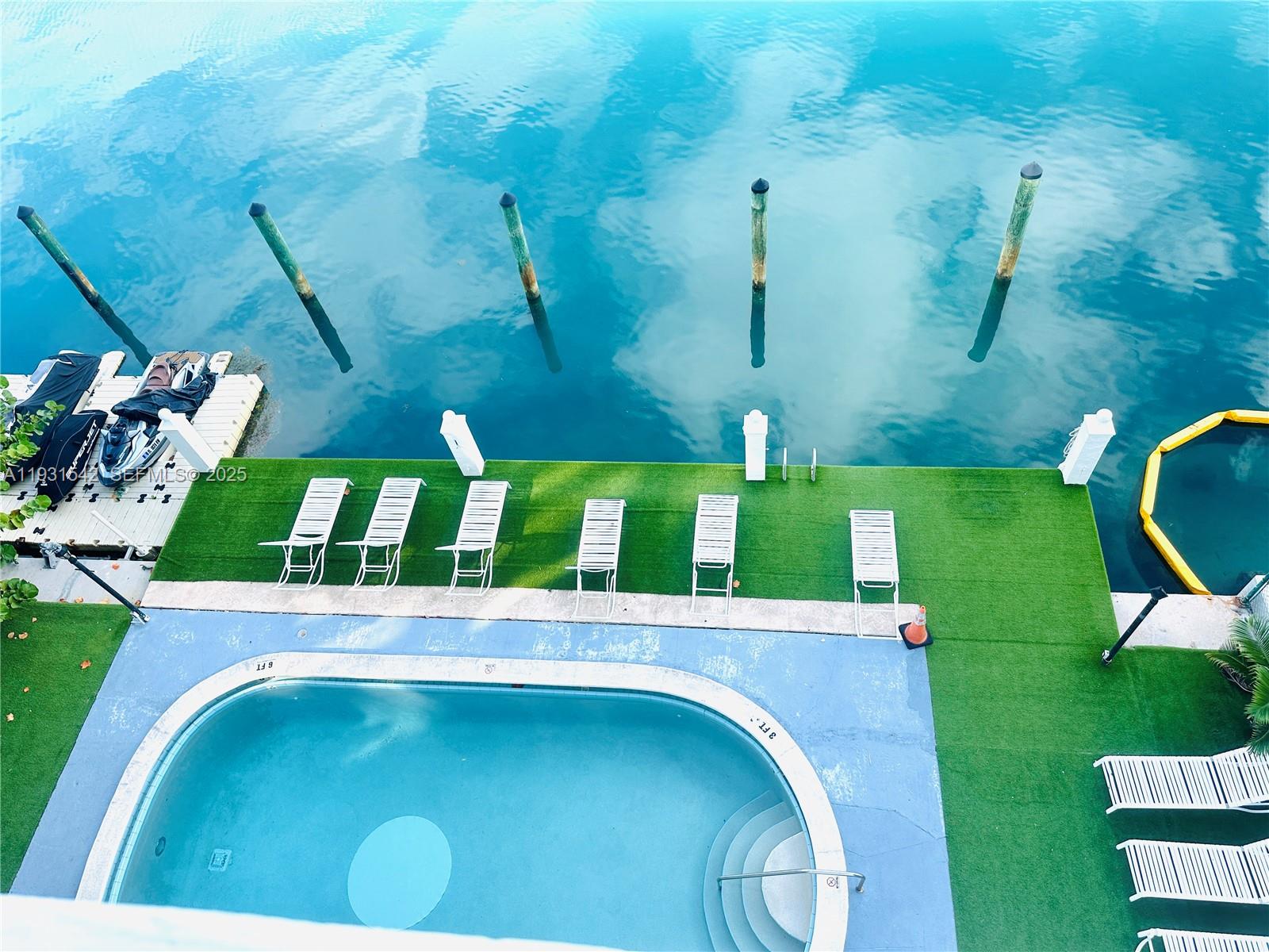 MANSARD CONDO - Residential