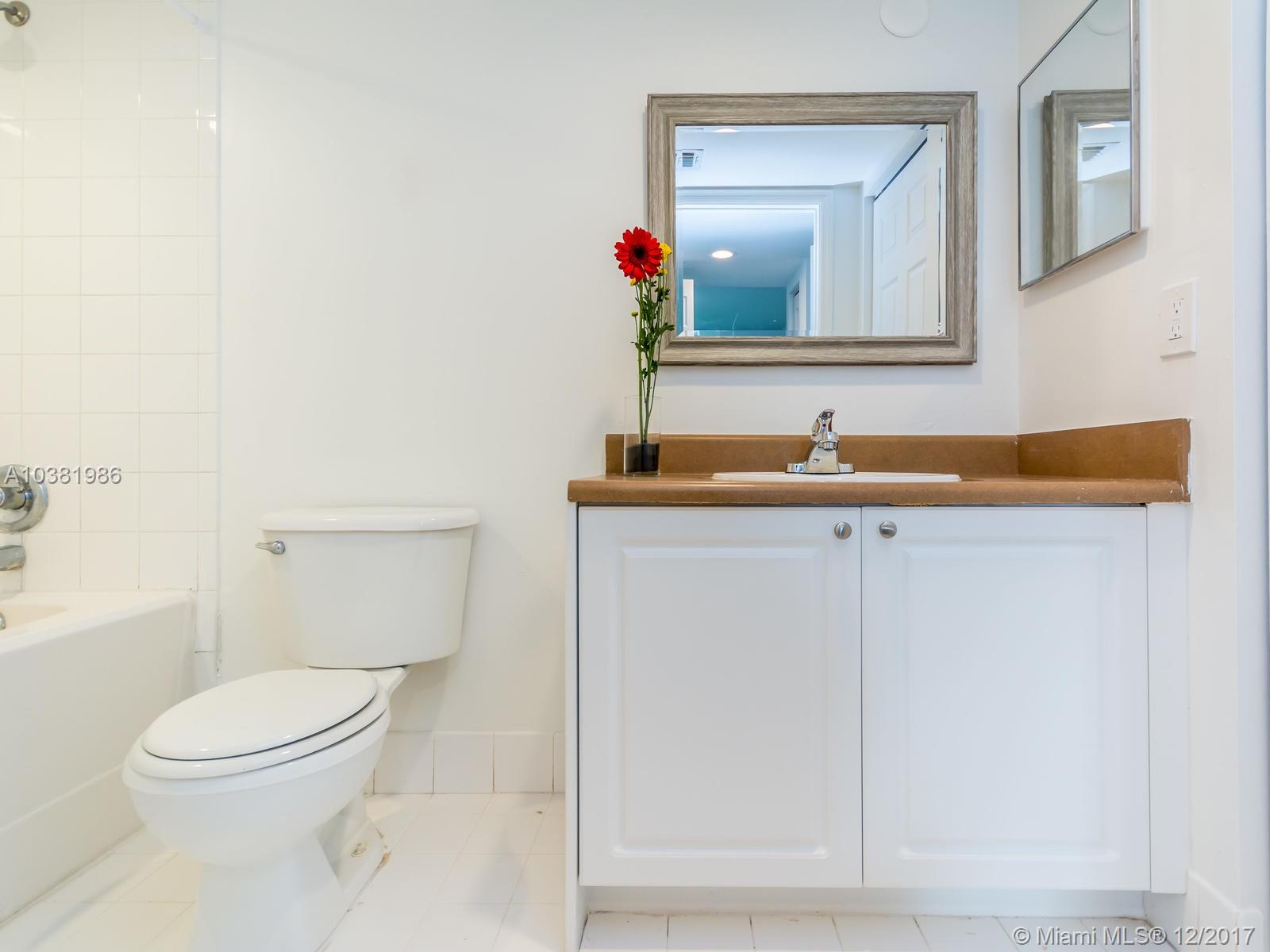 EMERALD ISLE AT LAGUNA LA - Residential Lease