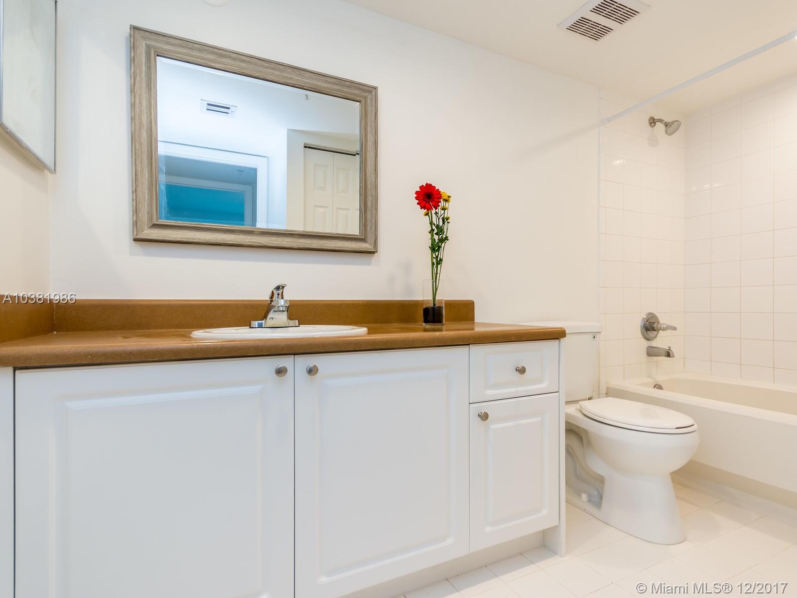 EMERALD ISLE AT LAGUNA LA - Residential Lease