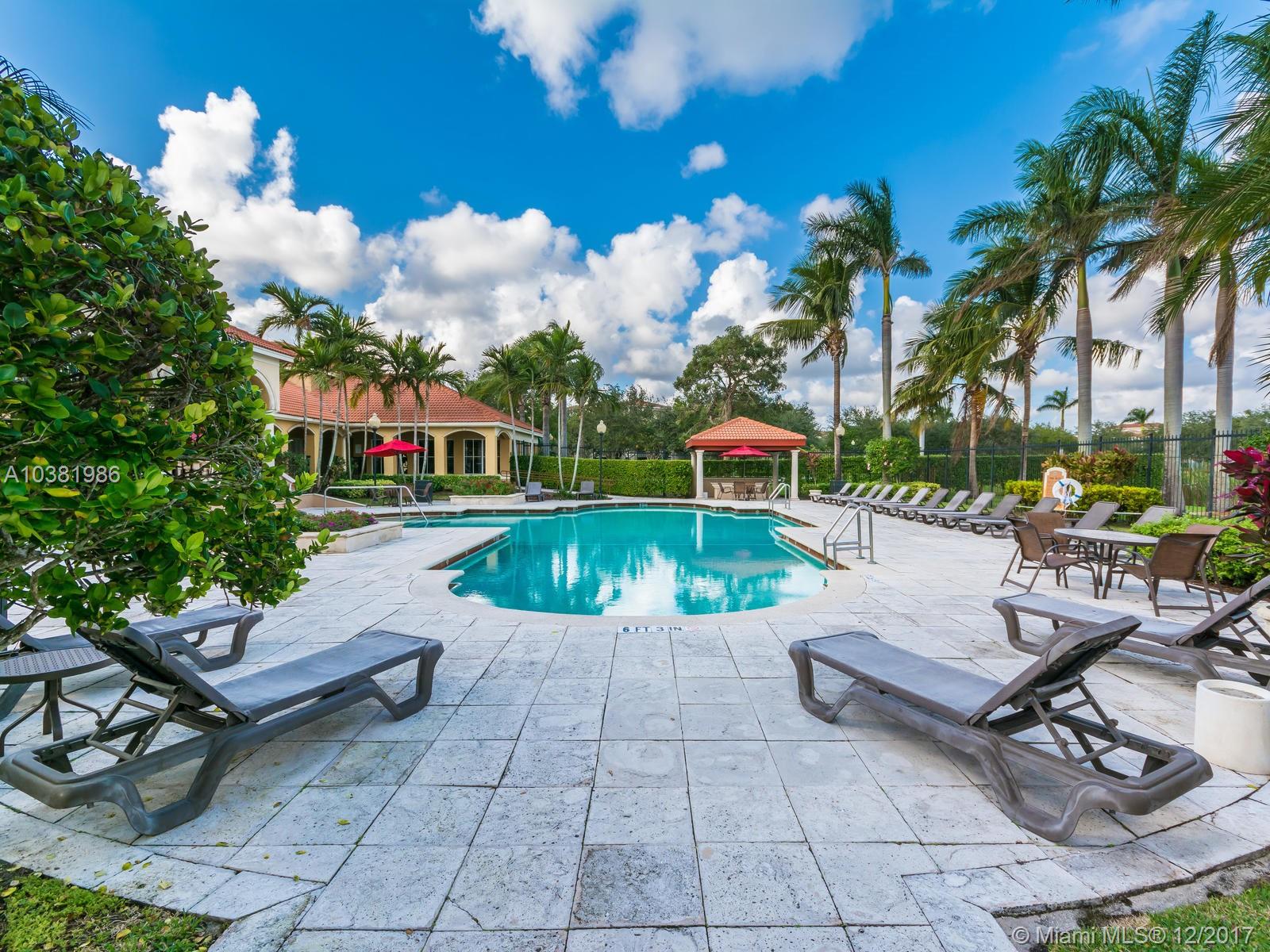 EMERALD ISLE AT LAGUNA LA - Residential Lease