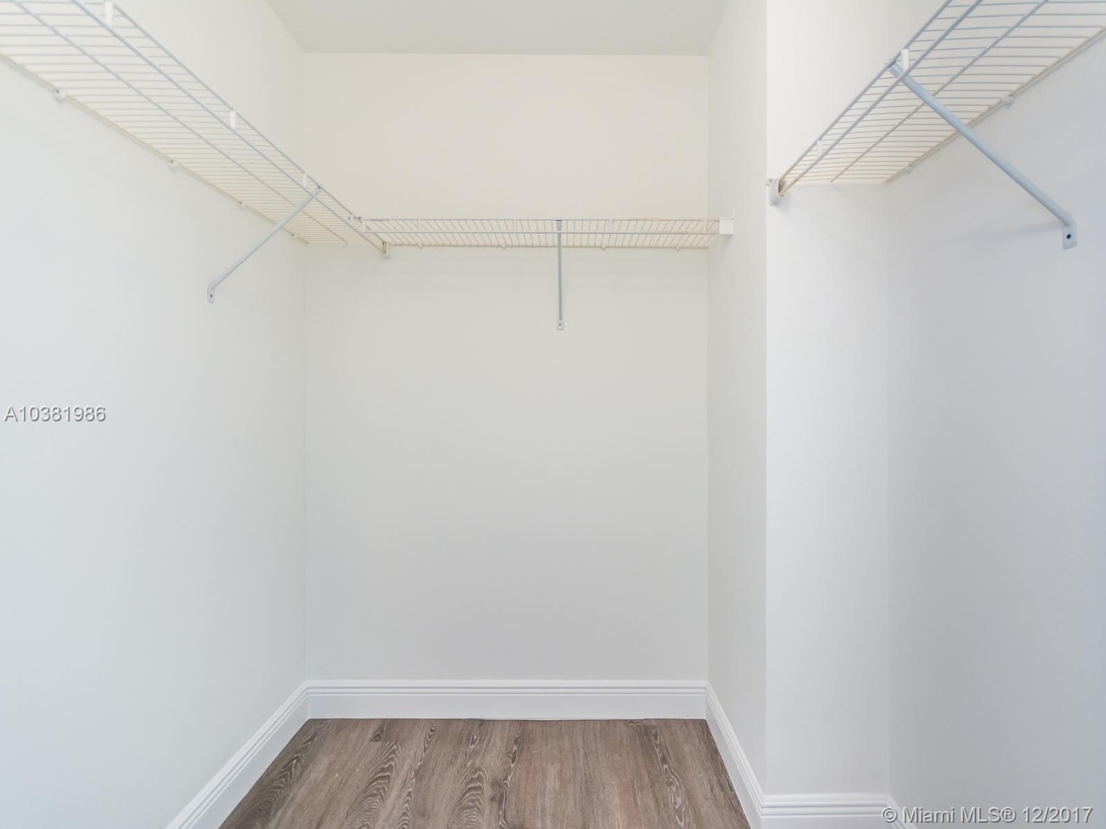 EMERALD ISLE AT LAGUNA LA - Residential Lease