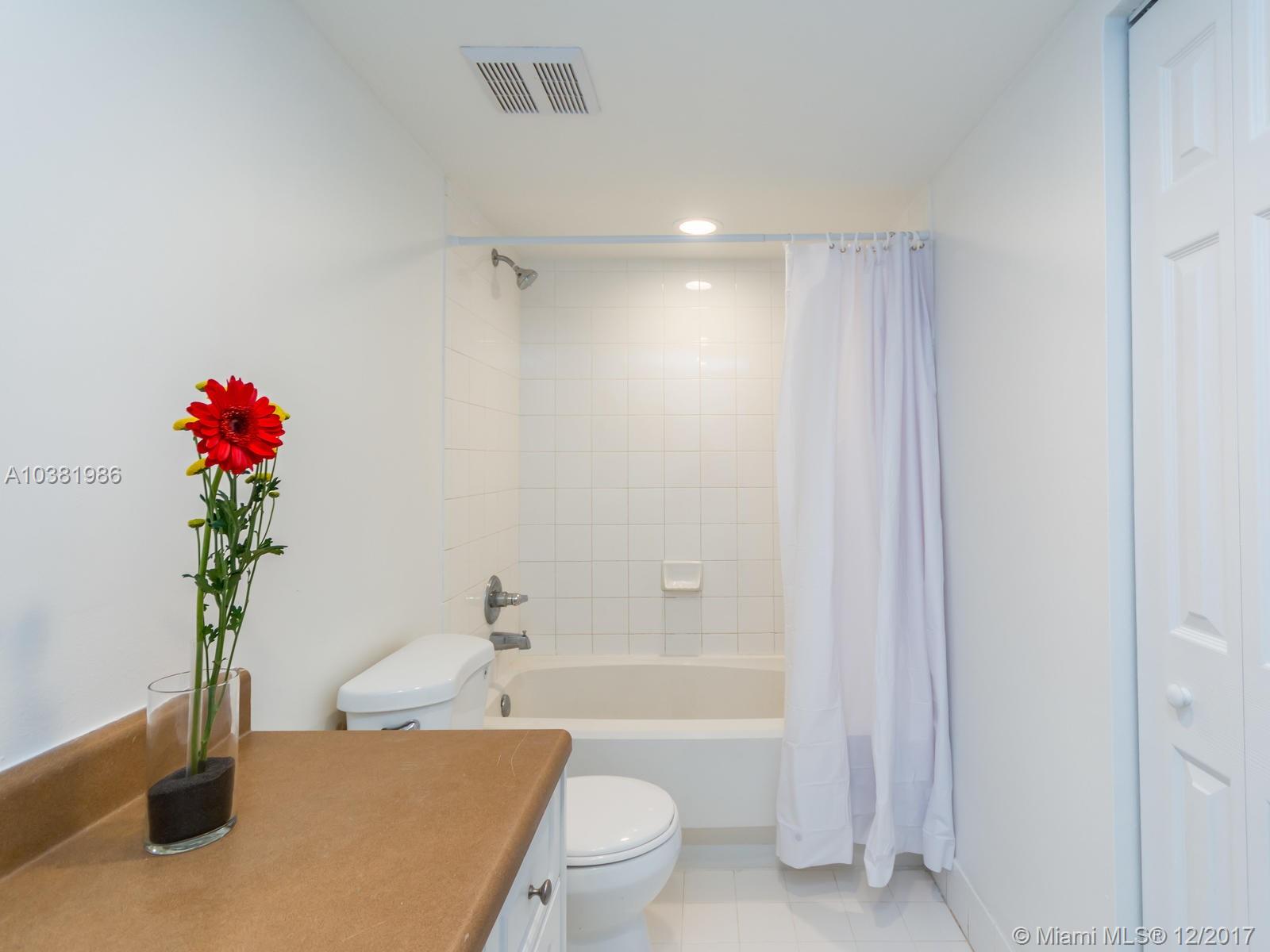 EMERALD ISLE AT LAGUNA LA - Residential Lease