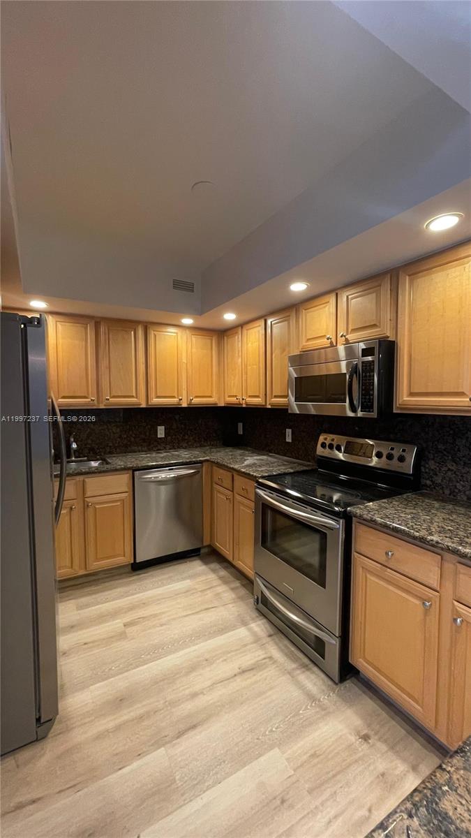 5600 CONDO - Residential