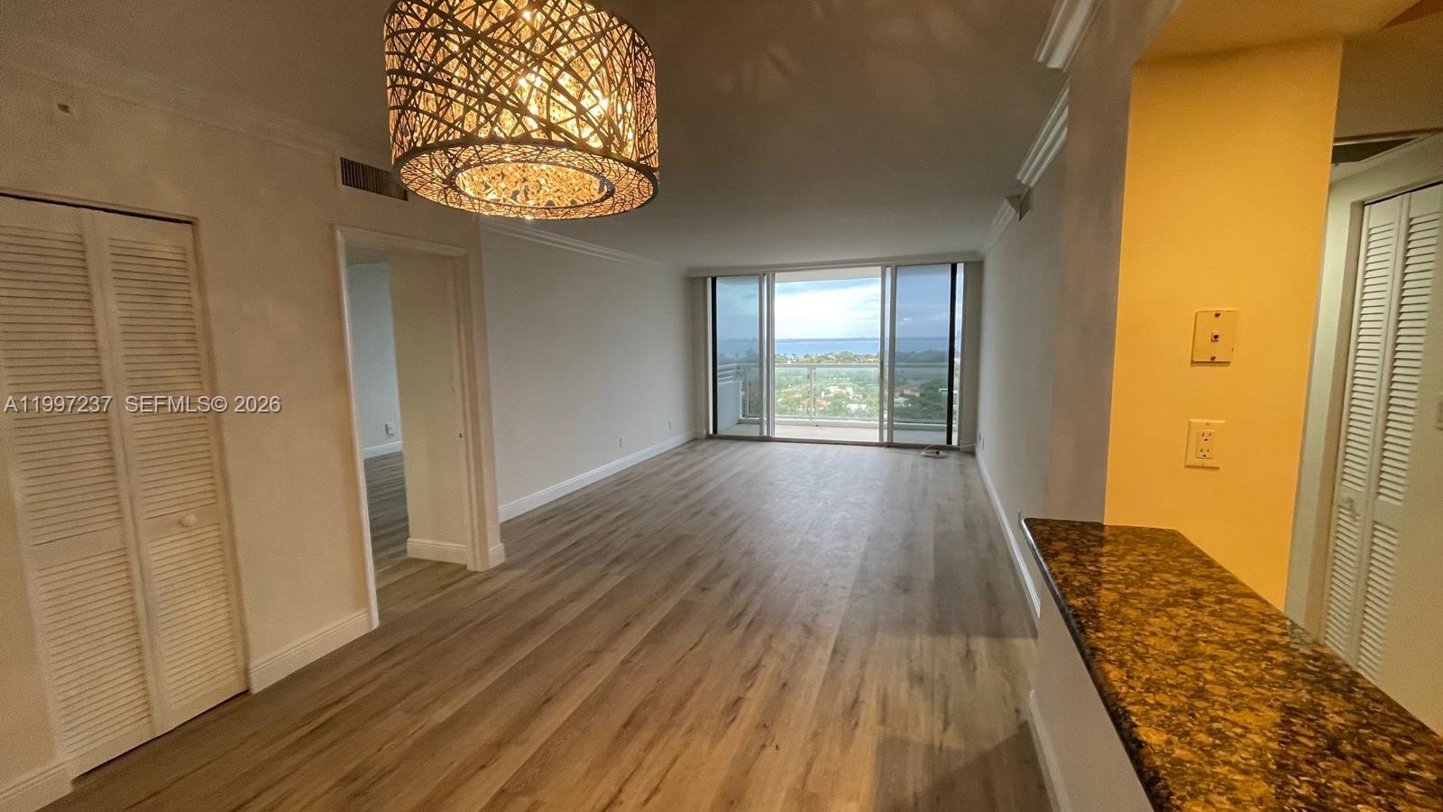 5600 CONDO - Residential