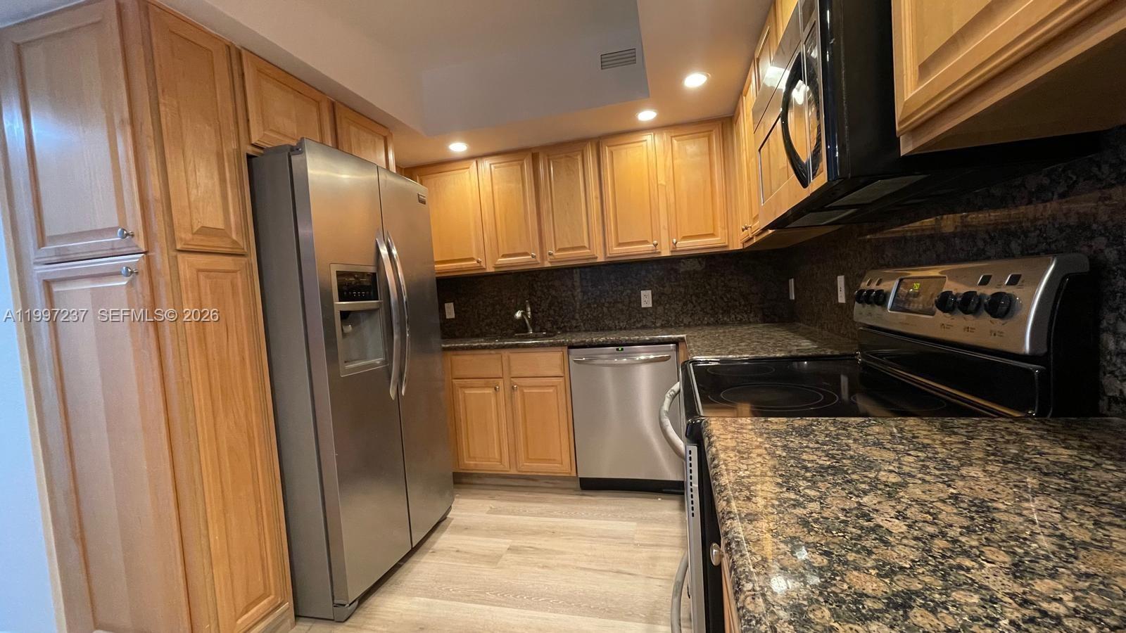 5600 CONDO - Residential