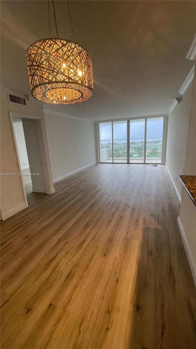 5600 CONDO - Residential