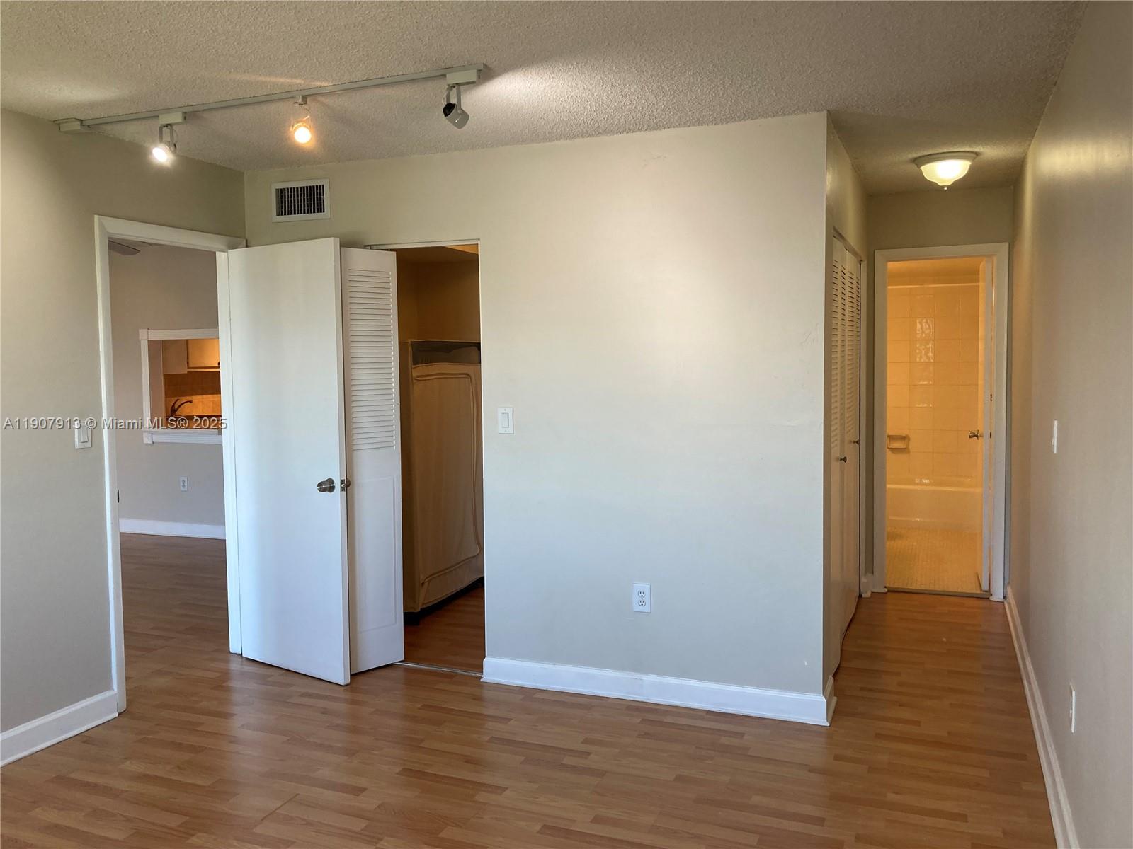 PARKVIEW HOUSE CONDO - Residential Lease