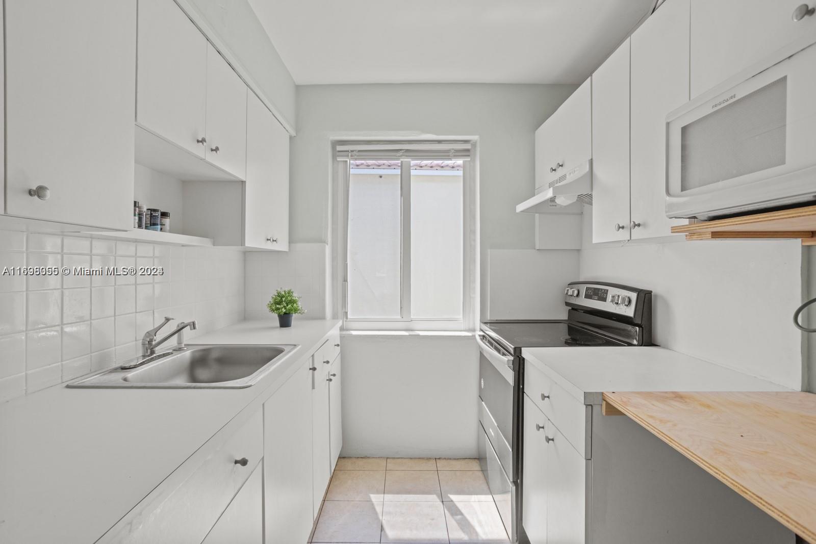 BISCAYNE BCH SUB - Residential Lease