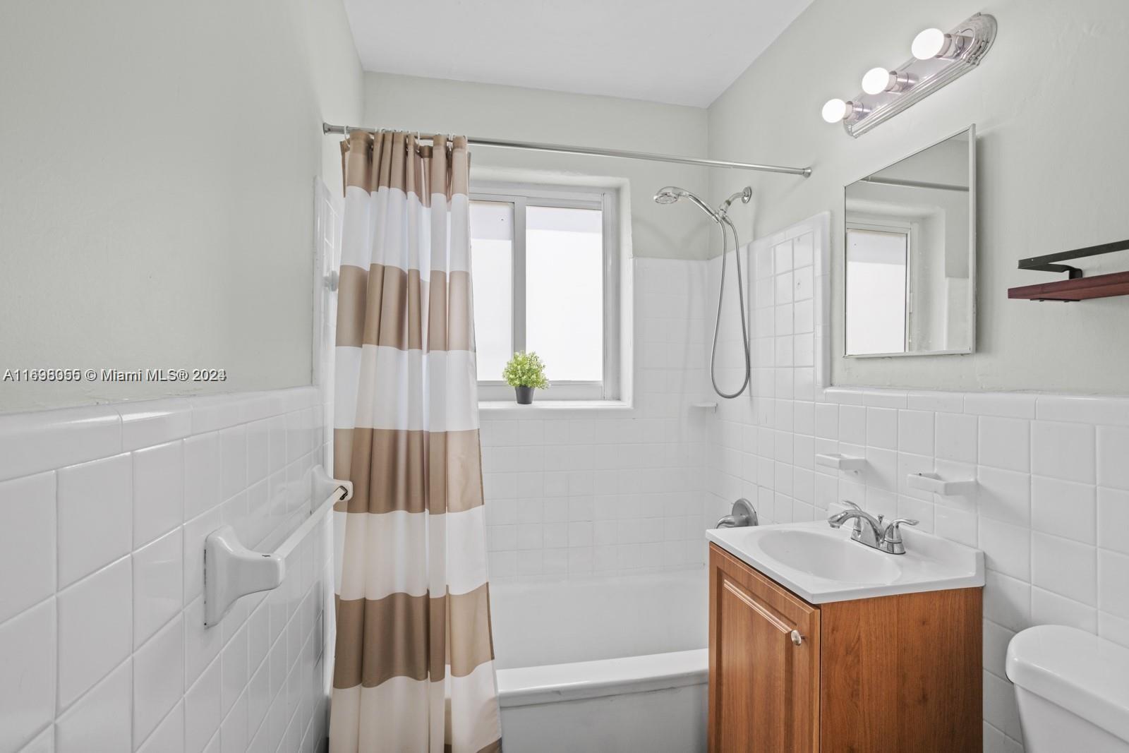 BISCAYNE BCH SUB - Residential Lease
