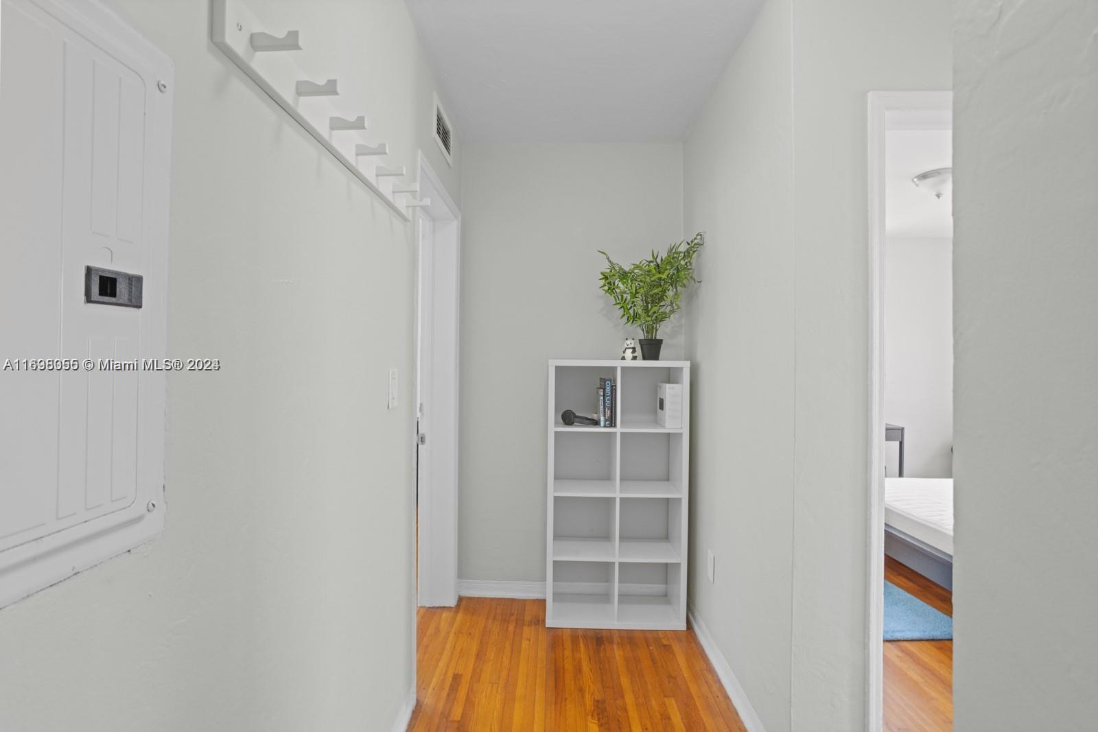 BISCAYNE BCH SUB - Residential Lease