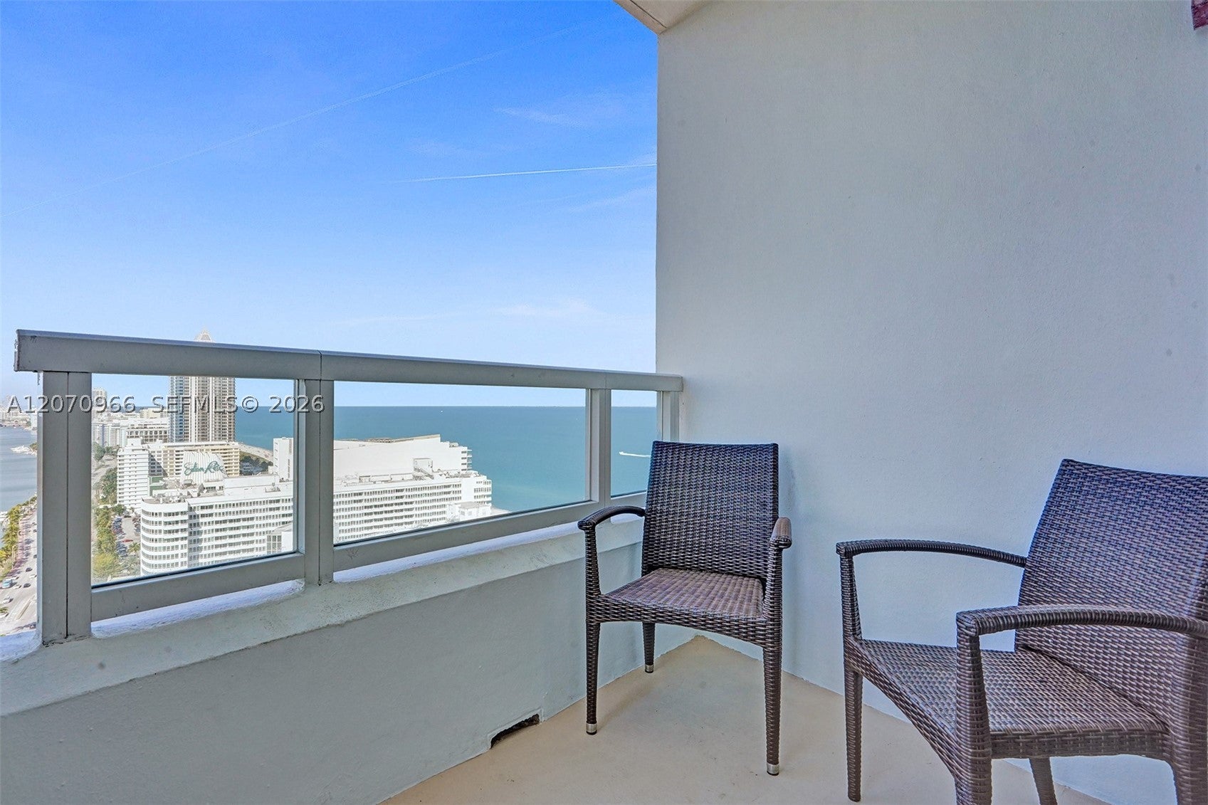 4401 Collins Ave 2915