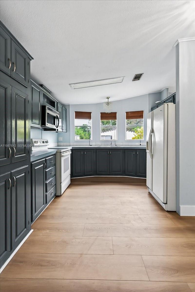 GATEWAY ESTATES PARK COND - Residential