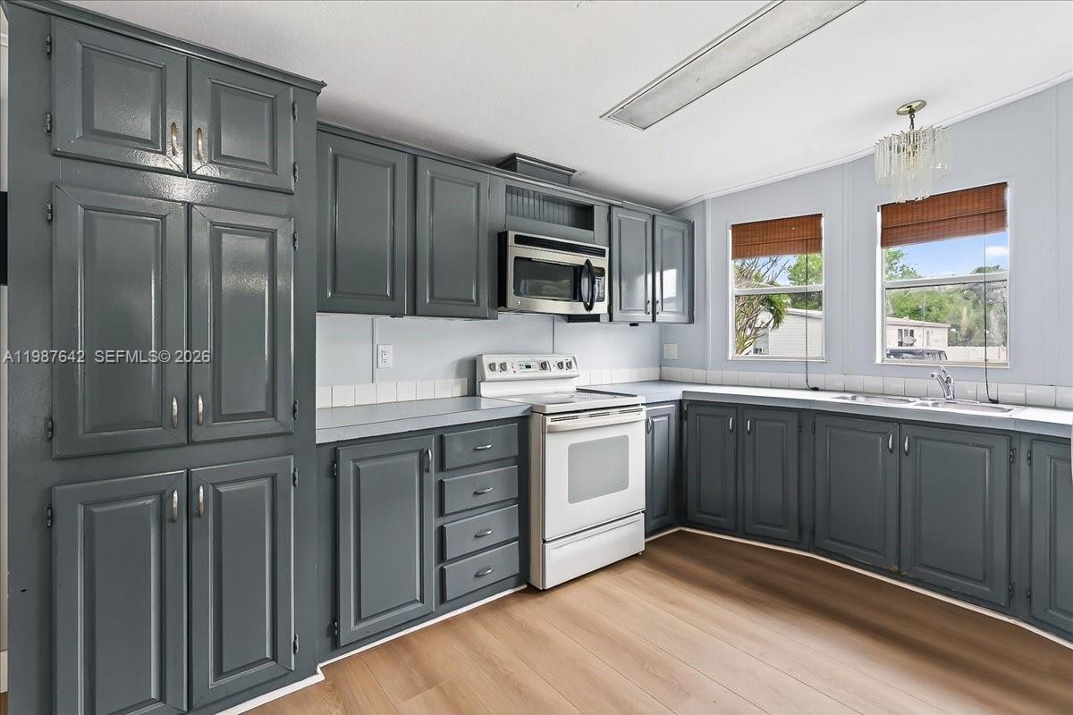 GATEWAY ESTATES PARK COND - Residential