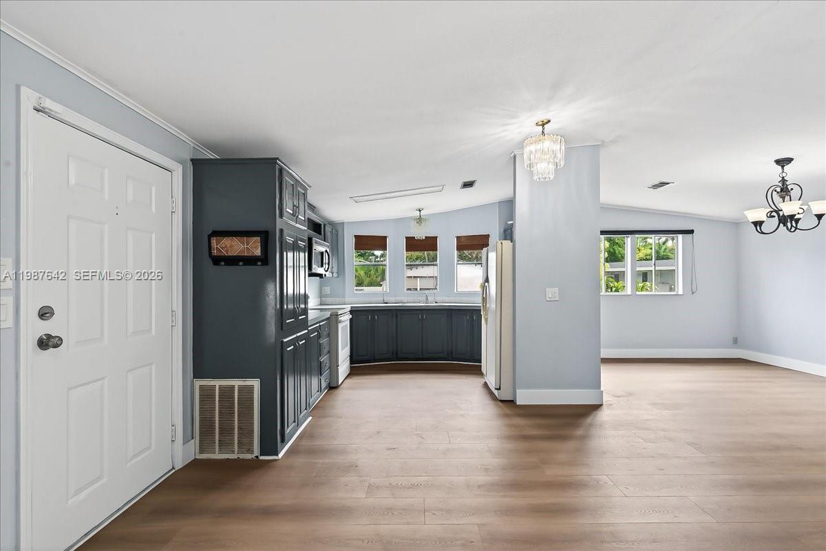 GATEWAY ESTATES PARK COND - Residential