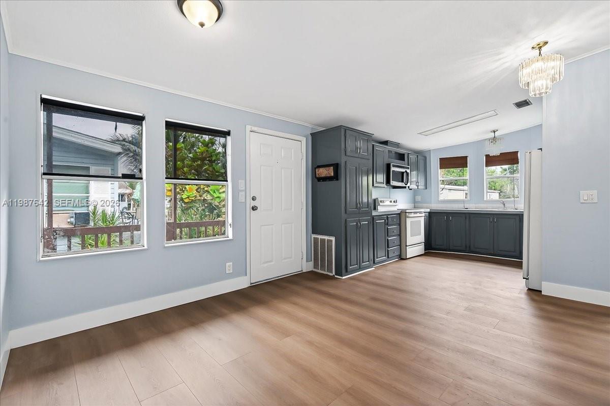 GATEWAY ESTATES PARK COND - Residential