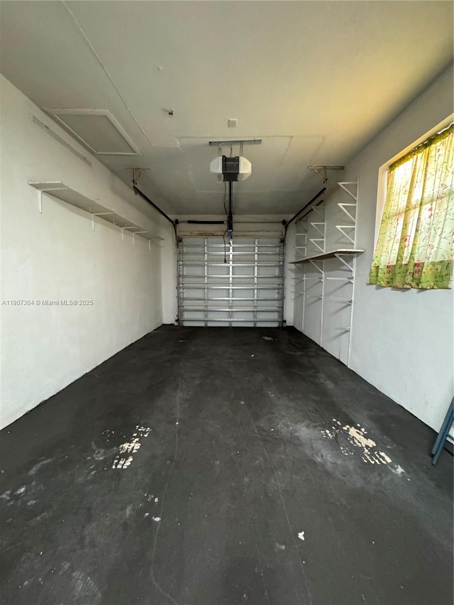 HOLIDAY VILLAGE SEC ONE - Residential Lease