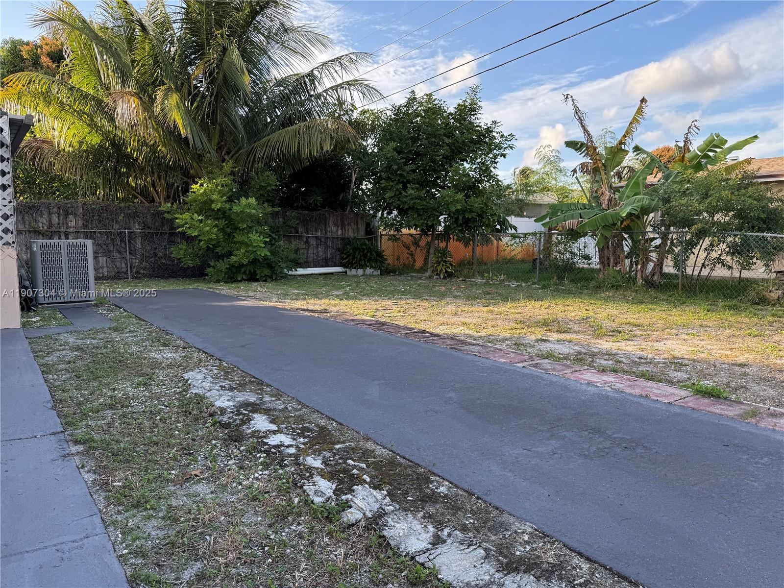 HOLIDAY VILLAGE SEC ONE - Residential Lease