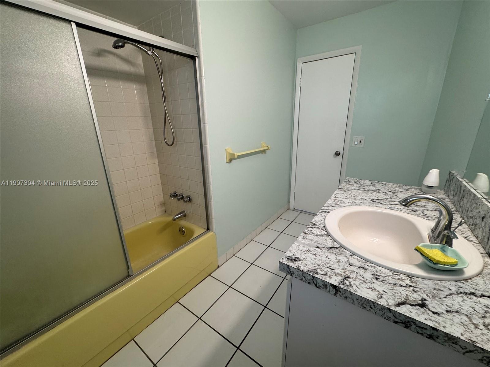 HOLIDAY VILLAGE SEC ONE - Residential Lease