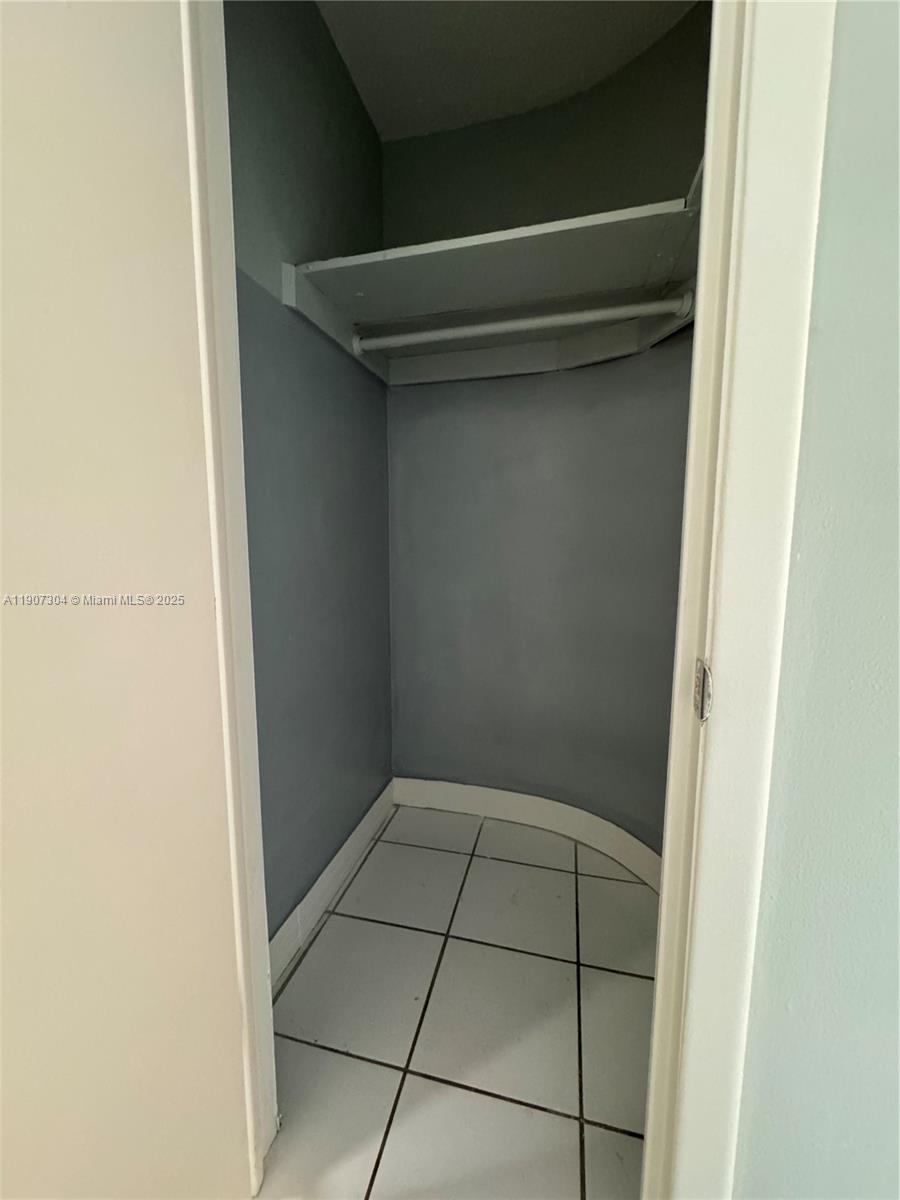 HOLIDAY VILLAGE SEC ONE - Residential Lease