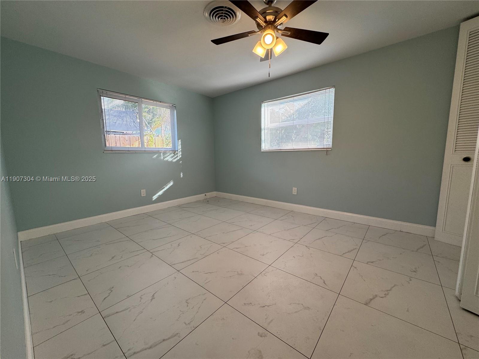 HOLIDAY VILLAGE SEC ONE - Residential Lease