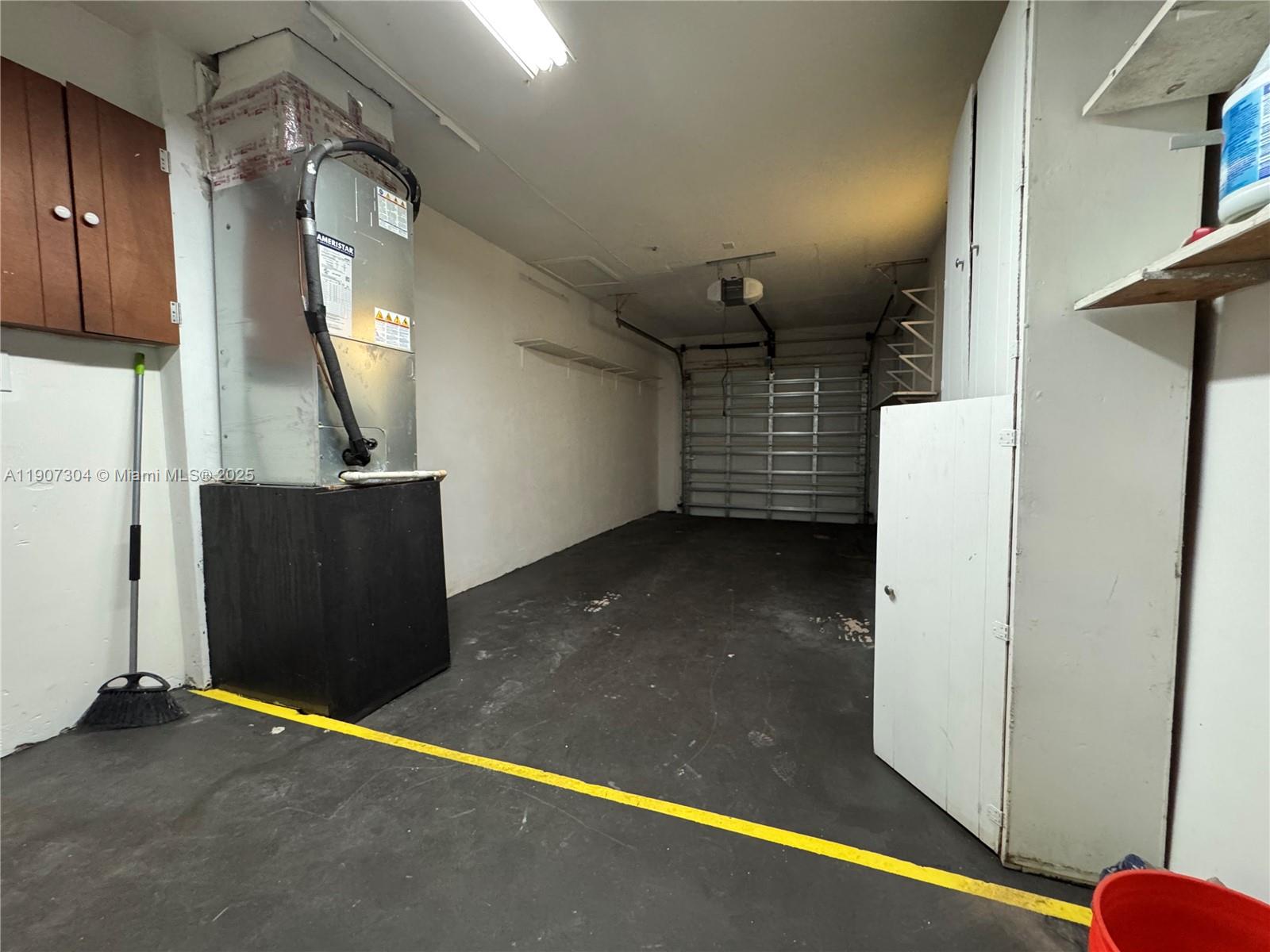 HOLIDAY VILLAGE SEC ONE - Residential Lease