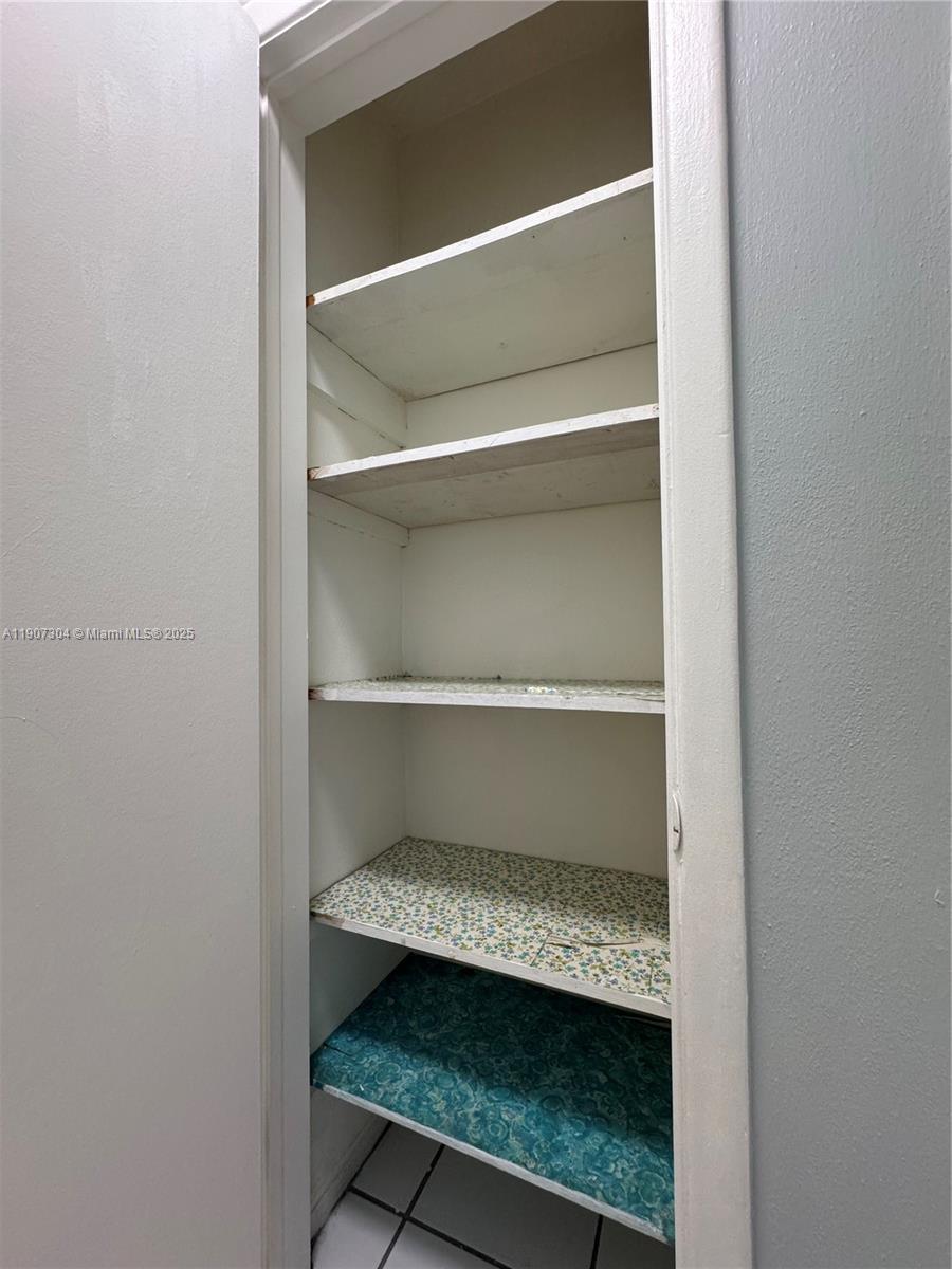 HOLIDAY VILLAGE SEC ONE - Residential Lease